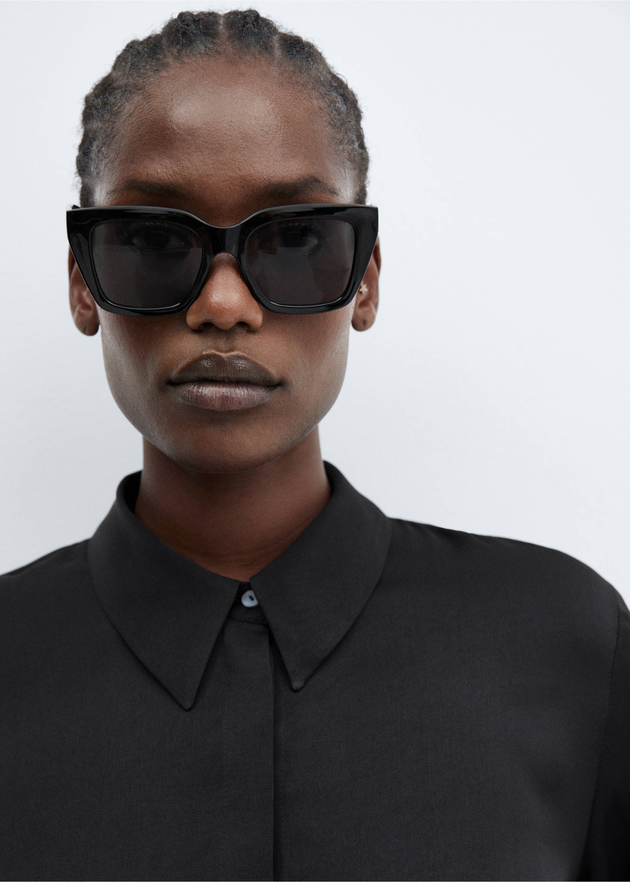 Satin finish flowy shirt - Details of the article 4, Black. Ref: 57003777-00.