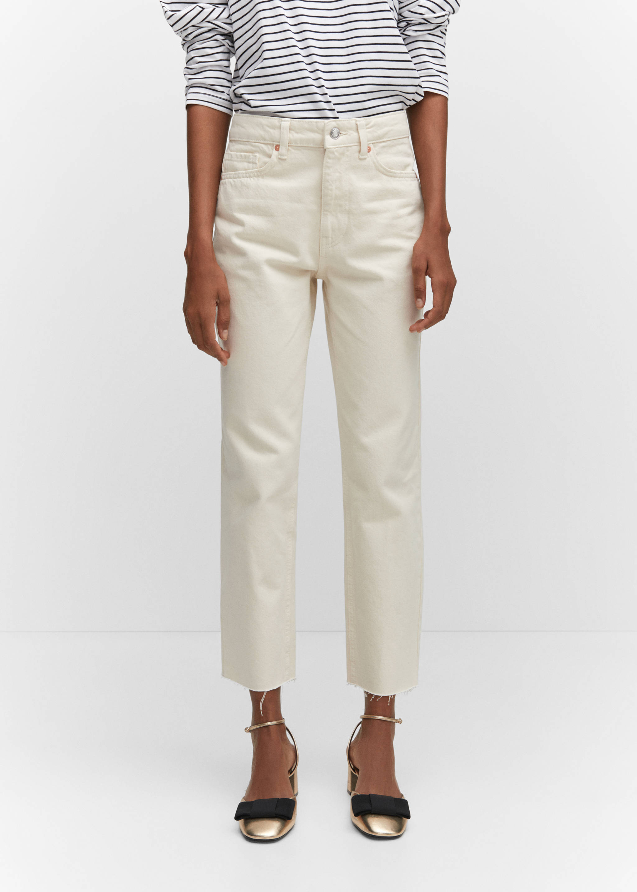 Прямые укороченные джинсы - Средний план