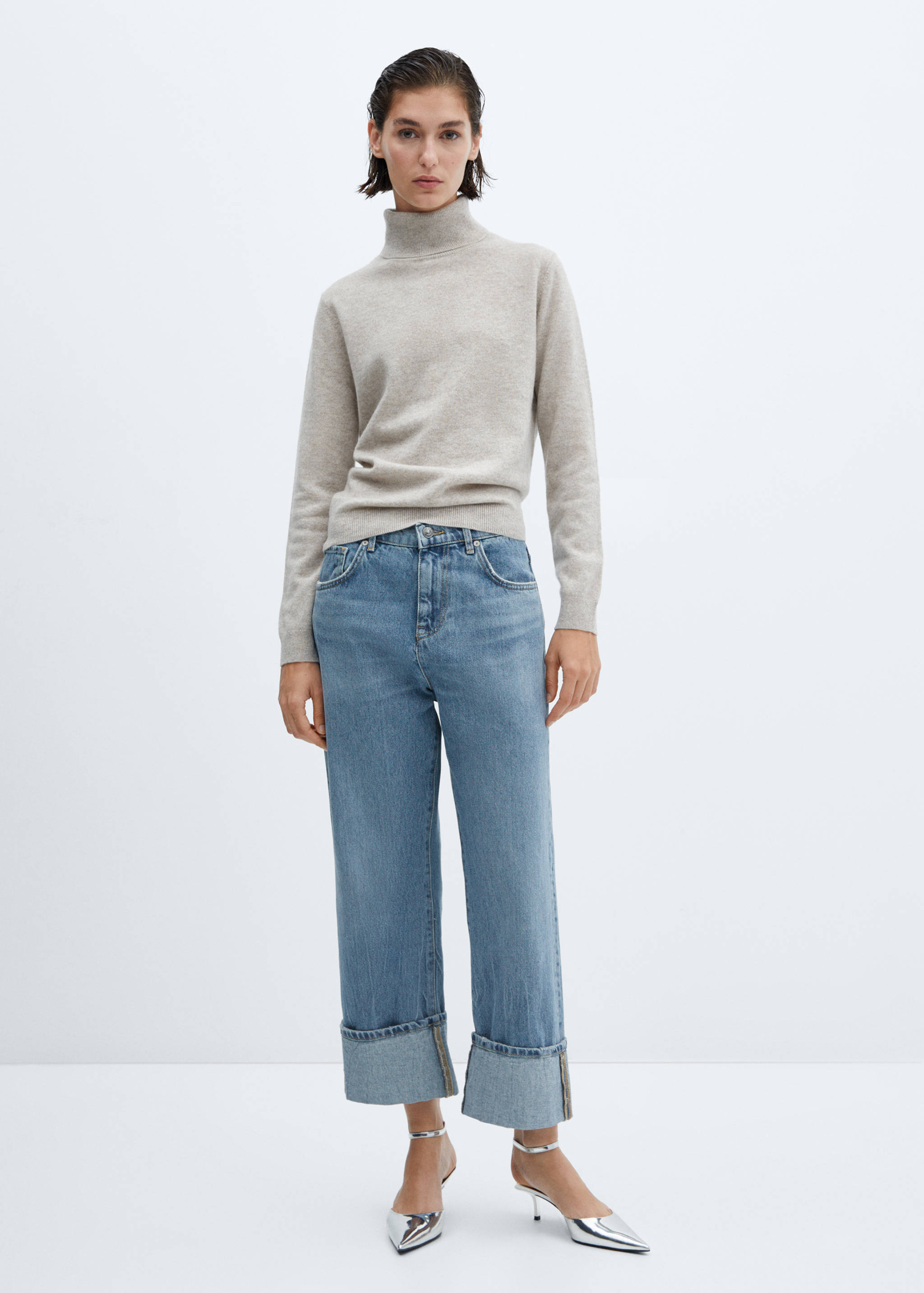 Wide leg jeans with turned-up hem - General plane