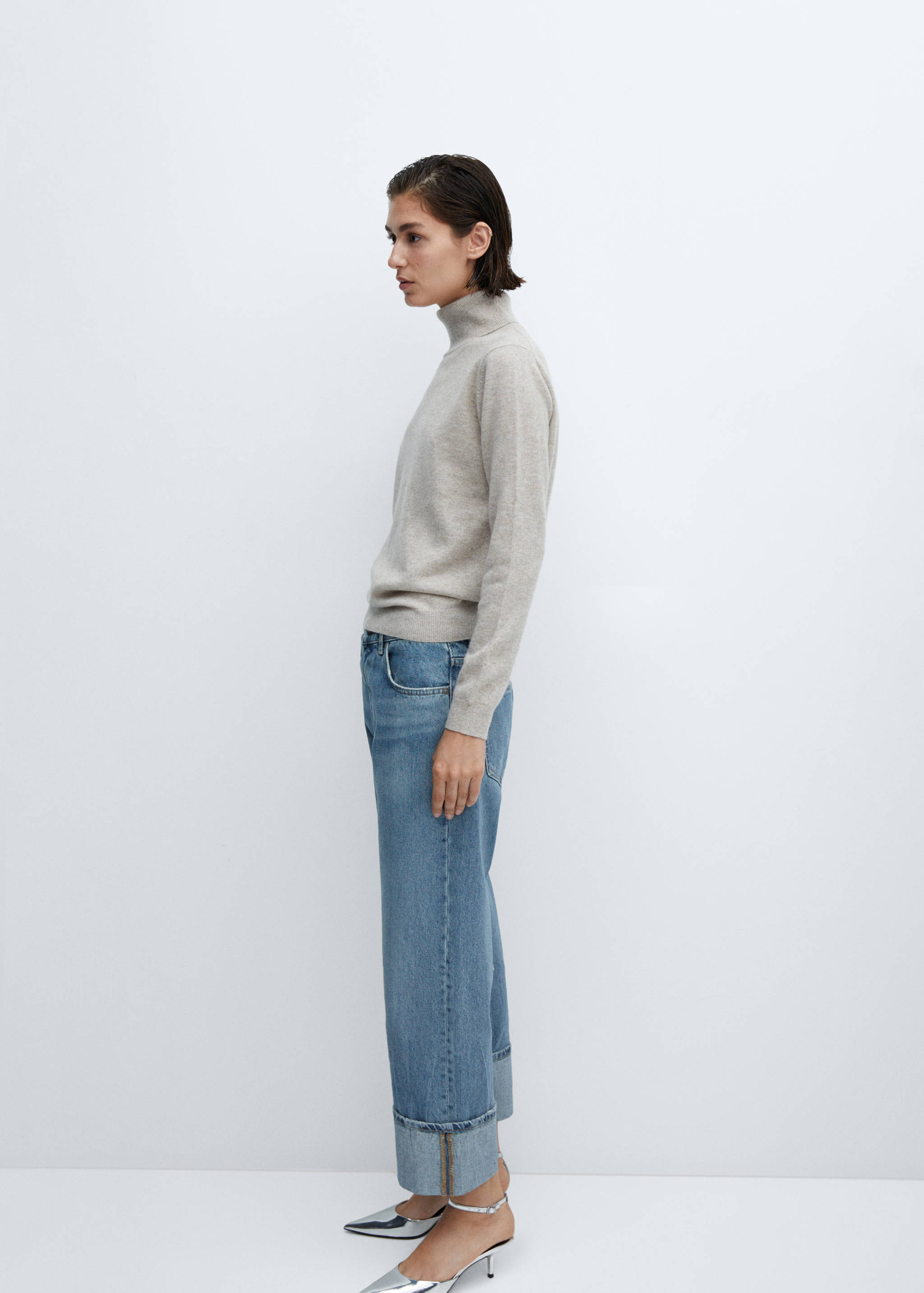 Wide leg jeans with turned-up hem - Details of the article 2