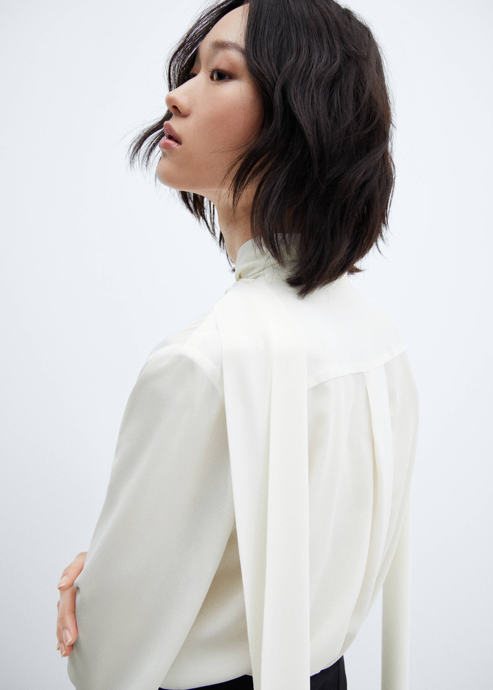 Tie-neck blouse - Details of the article 3