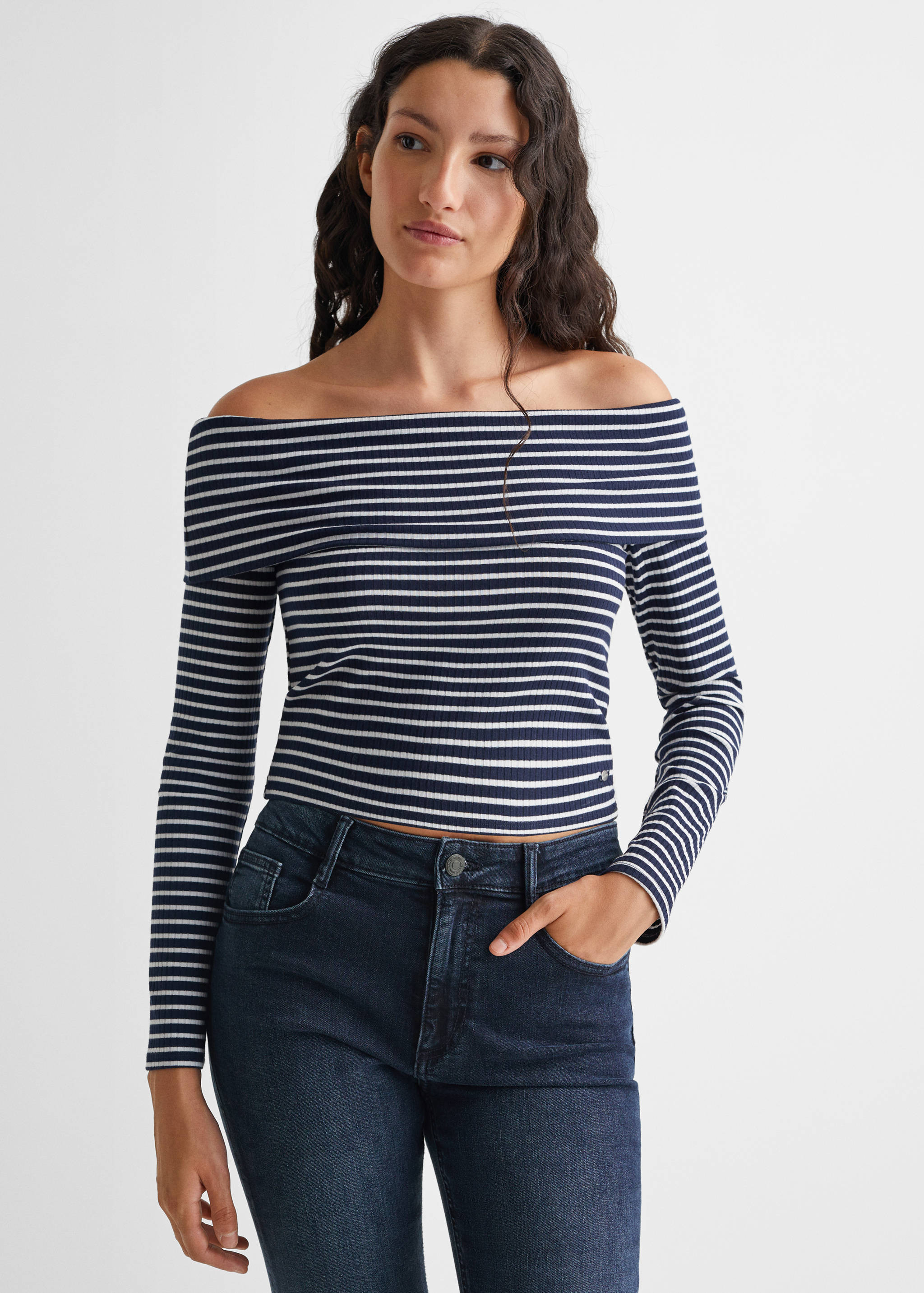 T-shirt épaules dénudées rayures - Plan moyen