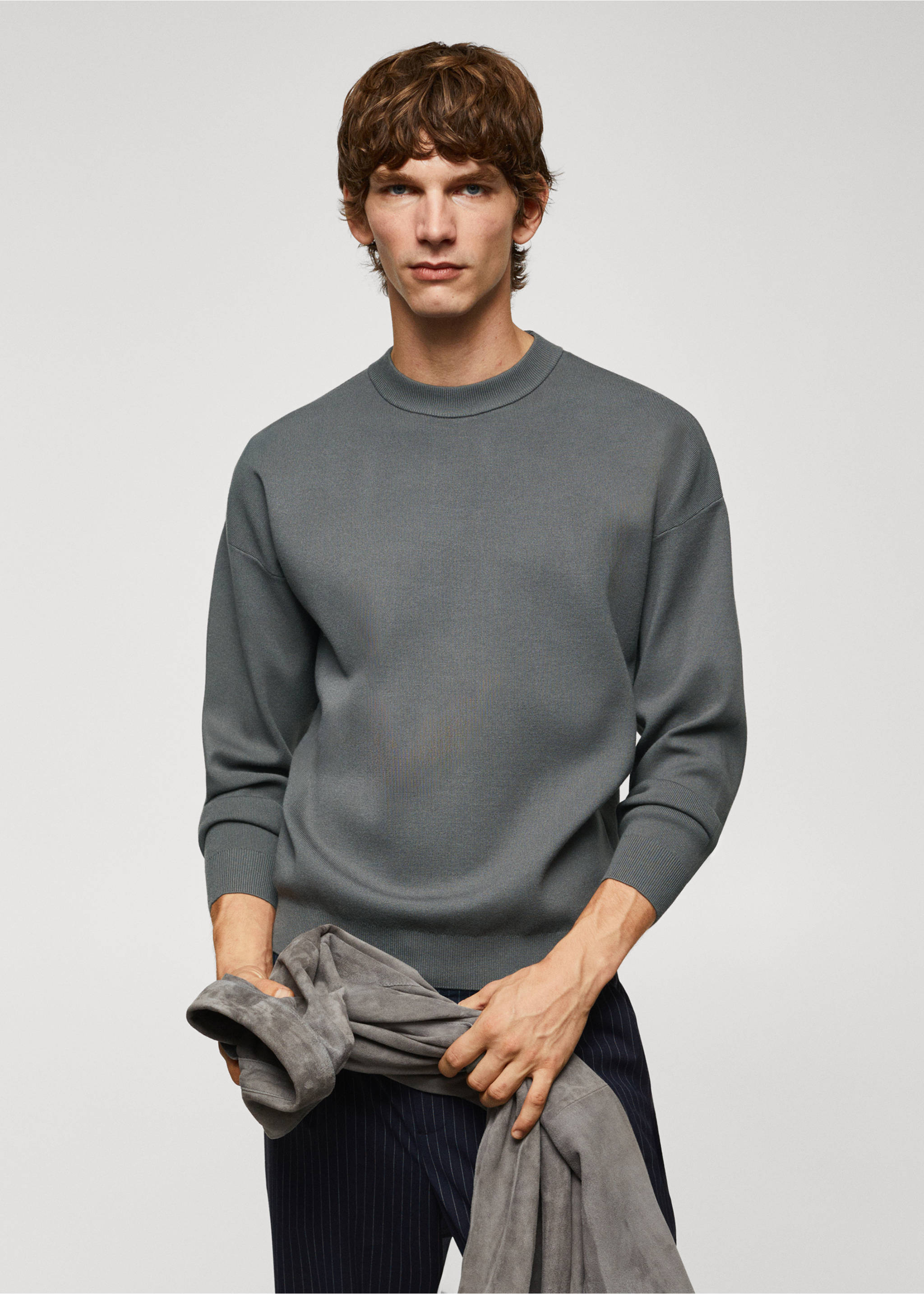 Pearlized knitted sweater regular fit - Medium plane, Light/Pastel Grey. Ref: 57004404-00.