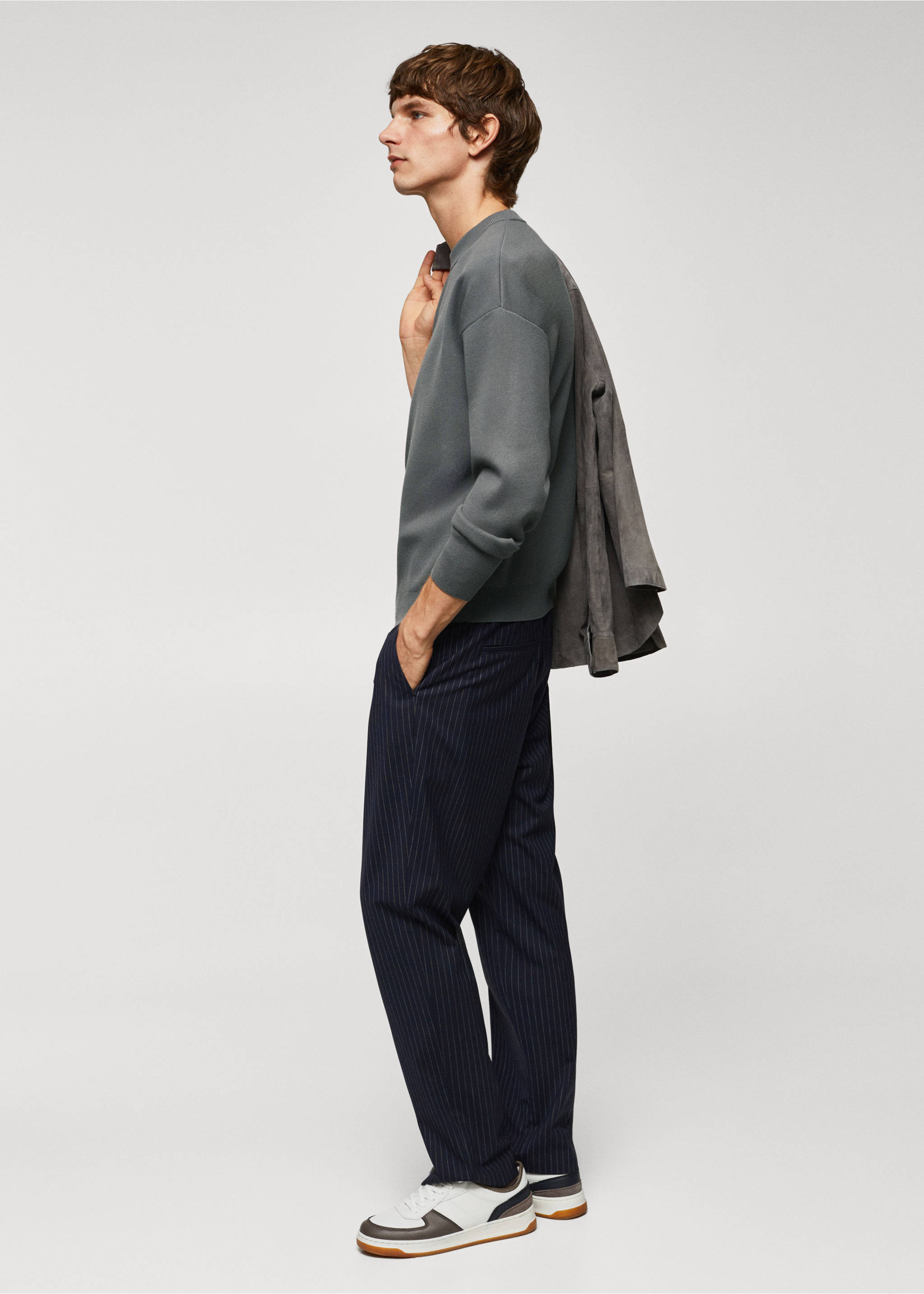 Pearlized knitted sweater regular fit - Details of the article 2, Light/Pastel Grey. Ref: 57004404-00.