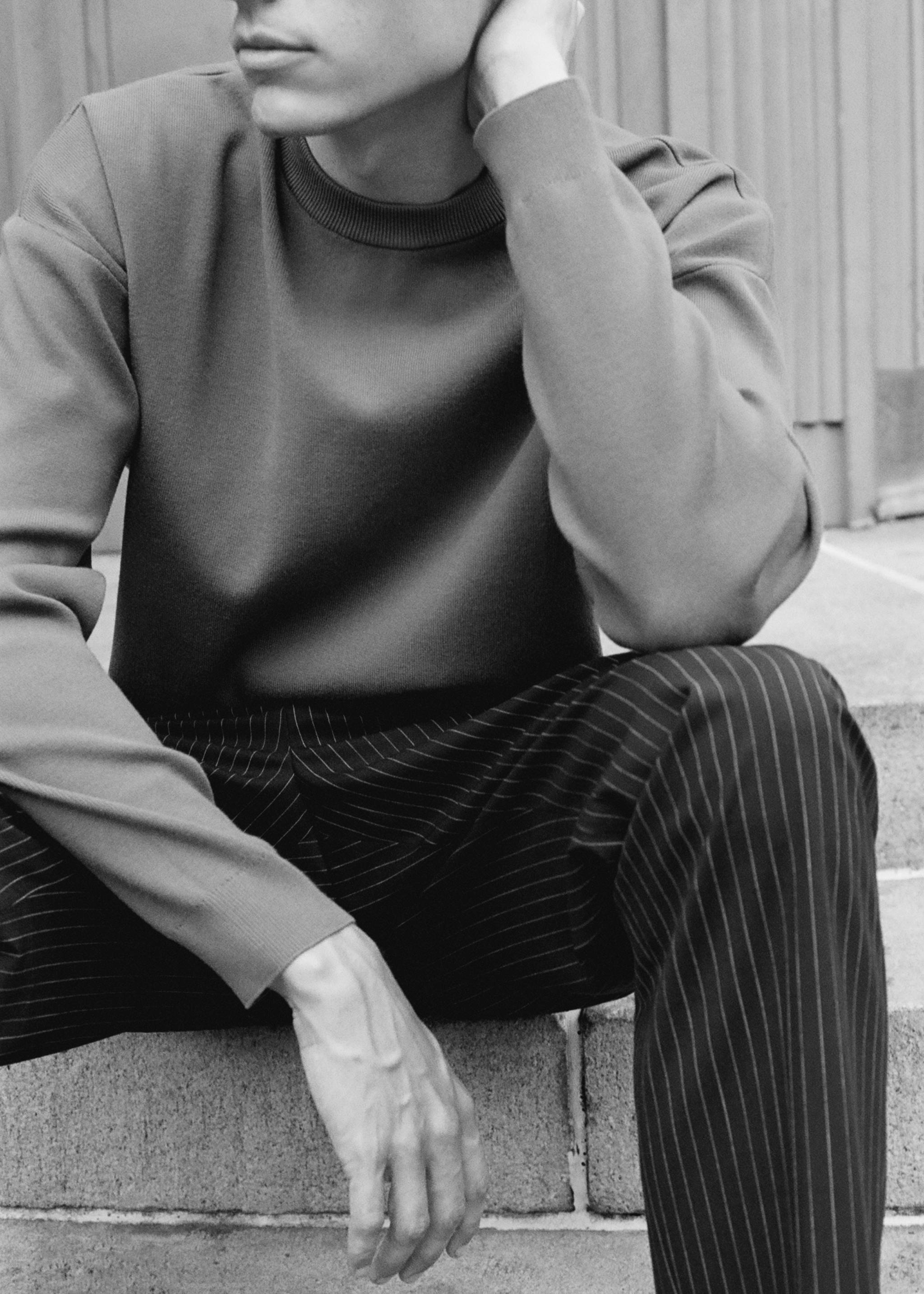 Pearlized knitted sweater regular fit - Details of the article 5, Light/Pastel Grey. Ref: 57004404-00.