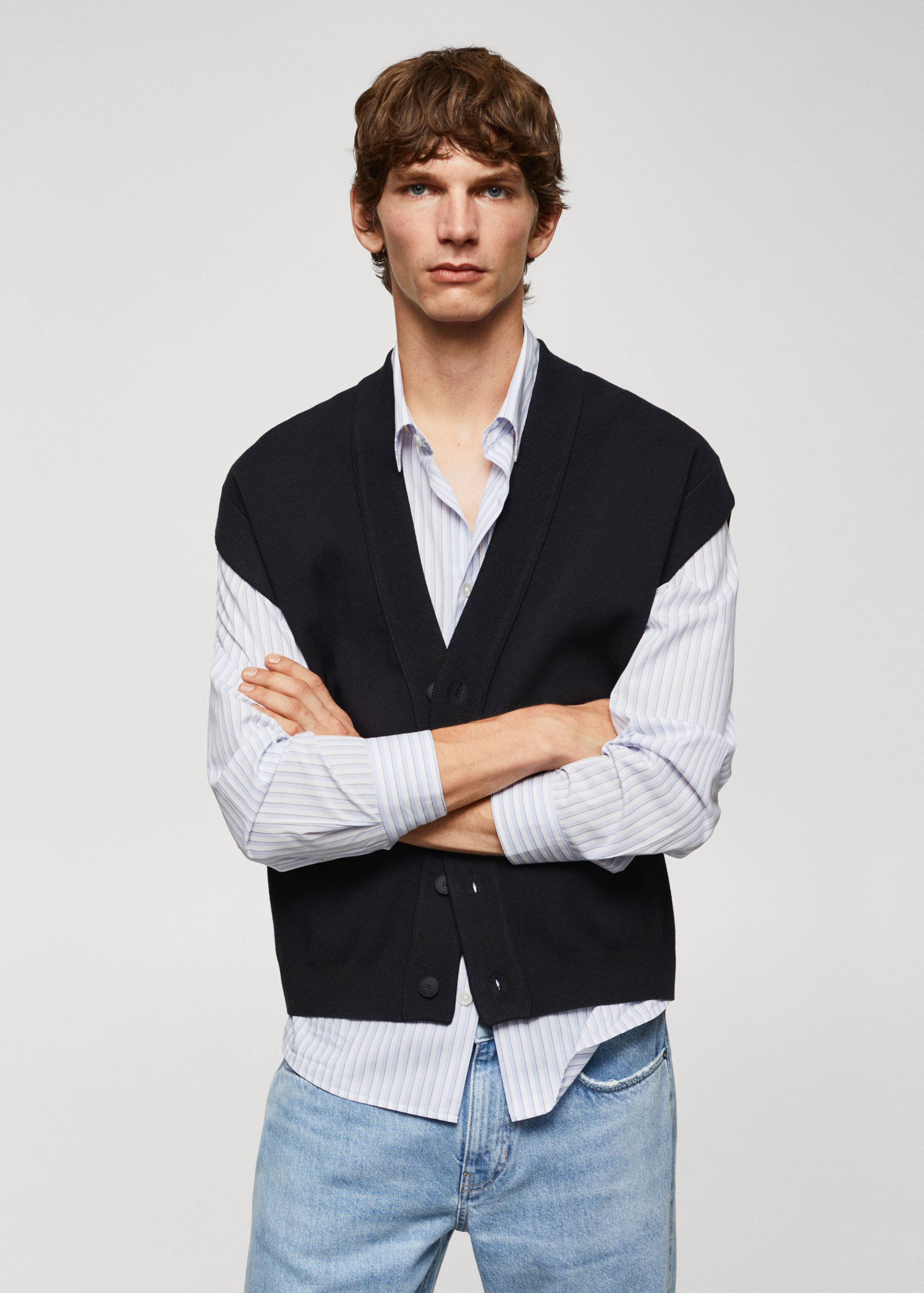 Knitted gilet with buttons - Medium plane
