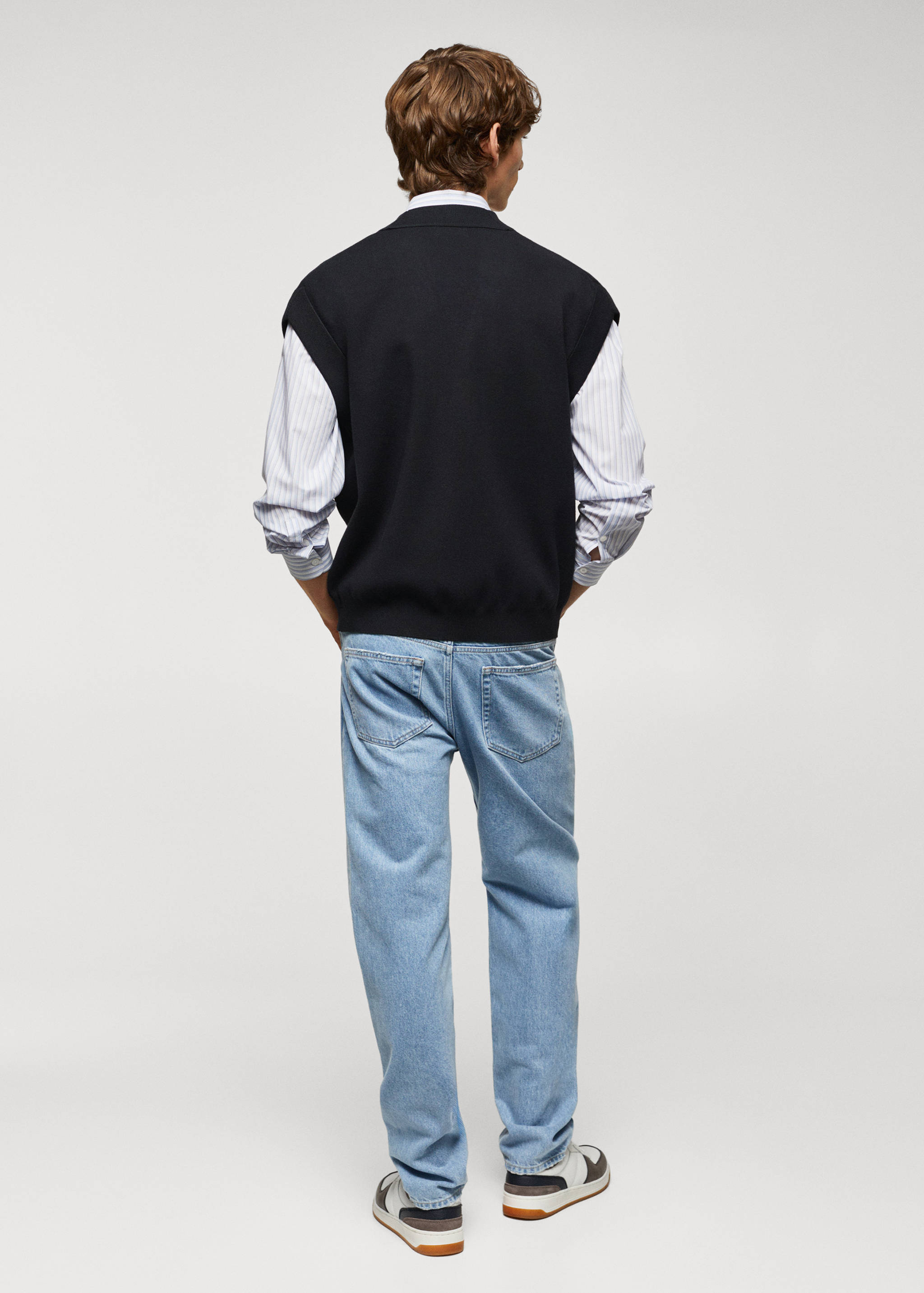 Knitted gilet with buttons - Reverse of the article