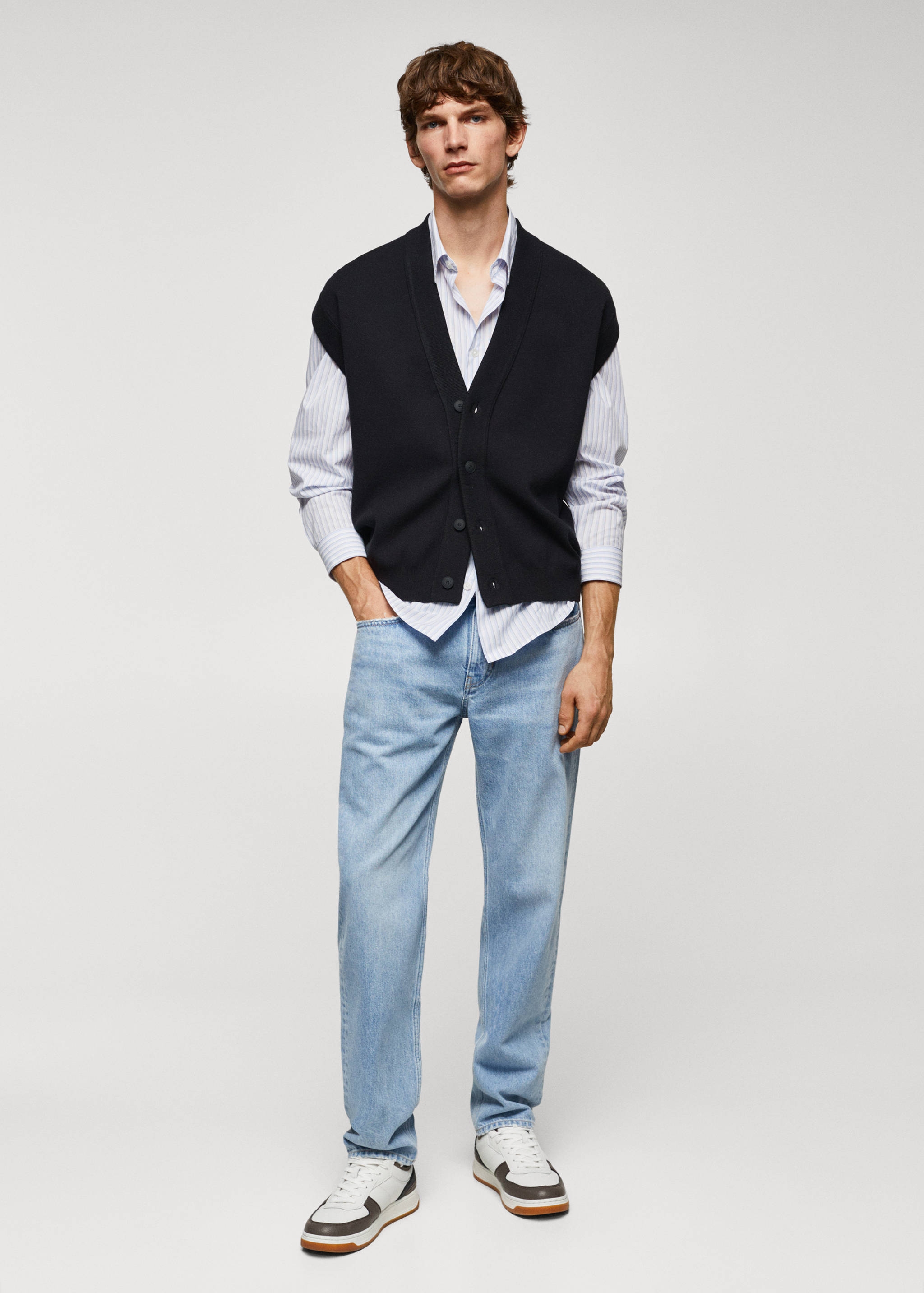 Knitted gilet with buttons - Details of the article 4