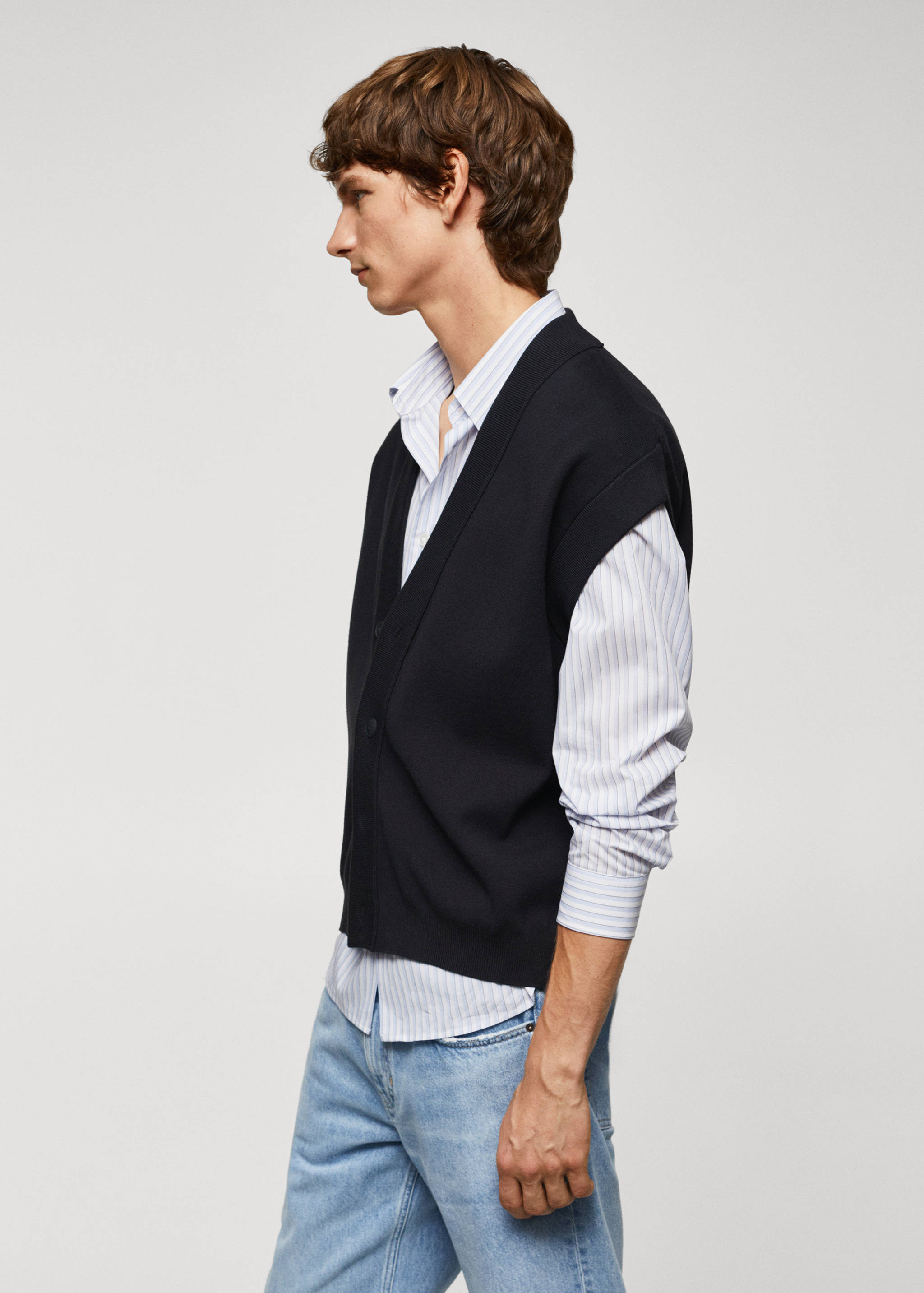 Knitted gilet with buttons - Details of the article 2