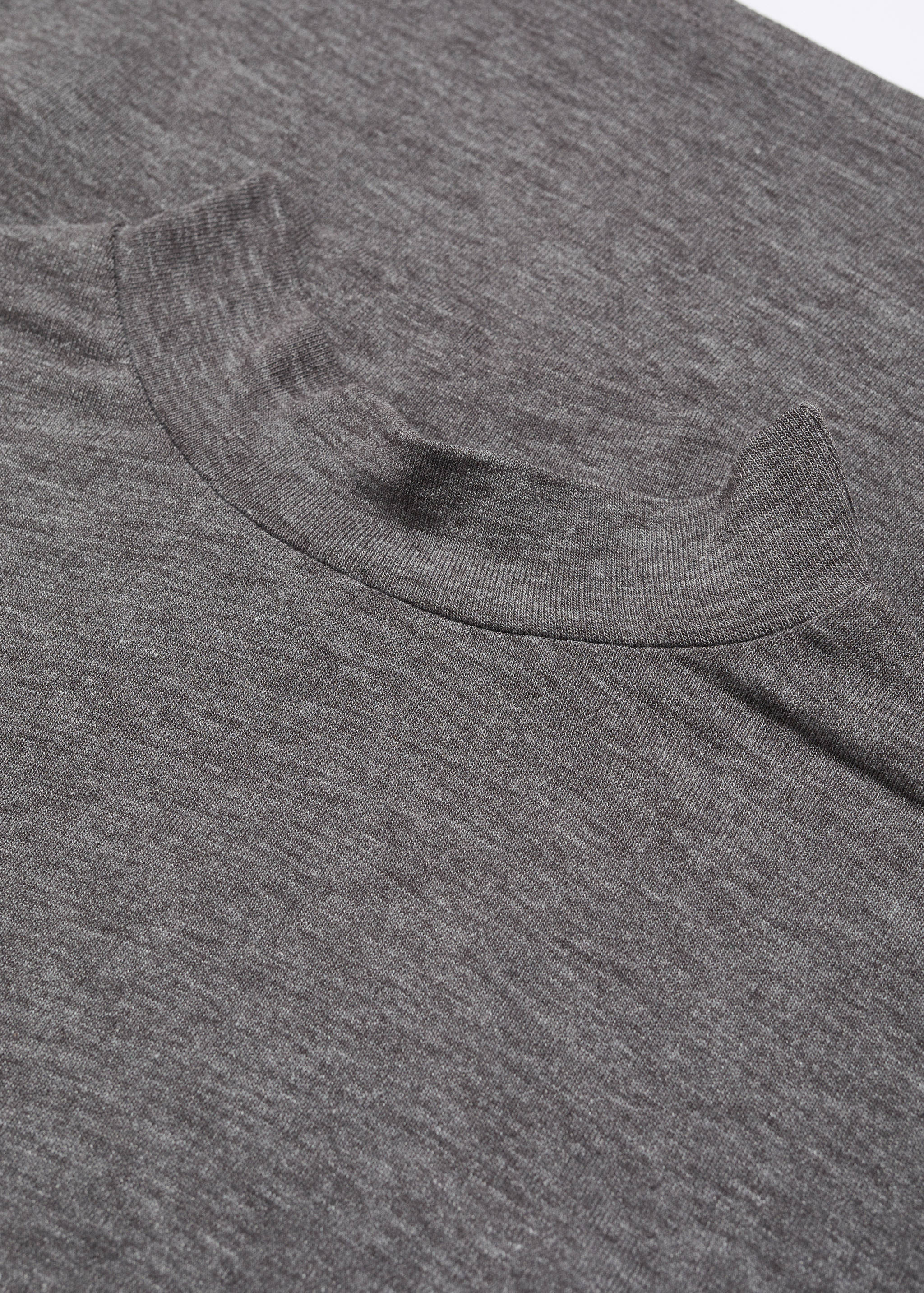 T-shirt col montant - Détail de l'article 8