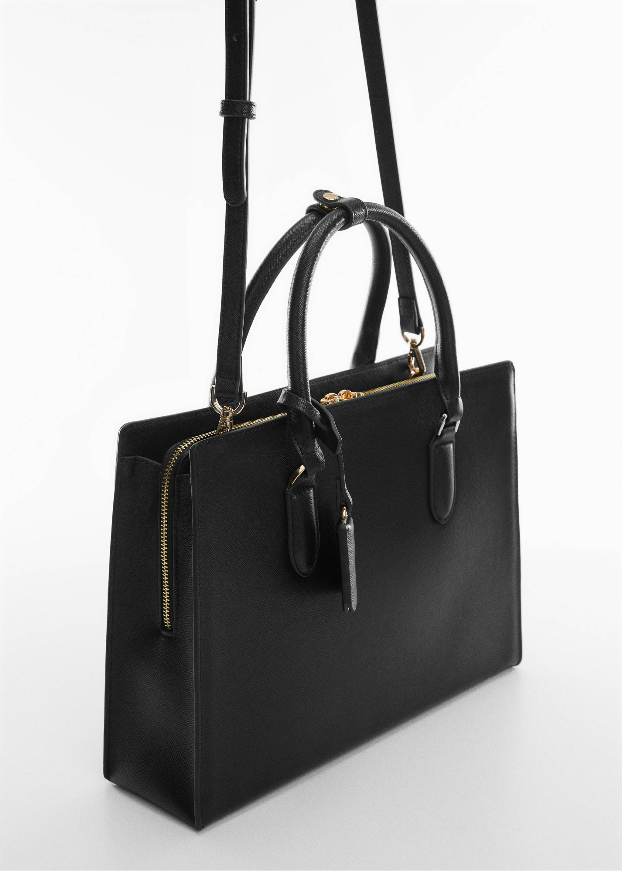 Сумка с двумя ручками - Средний план