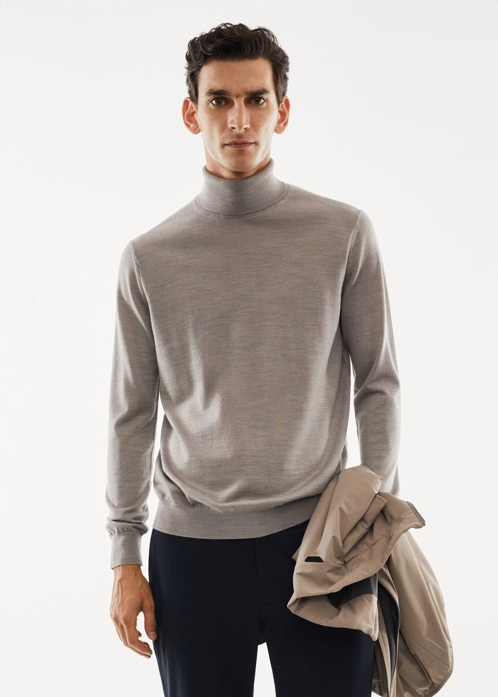 100% merino wool turtleneck sweater - Medium plane