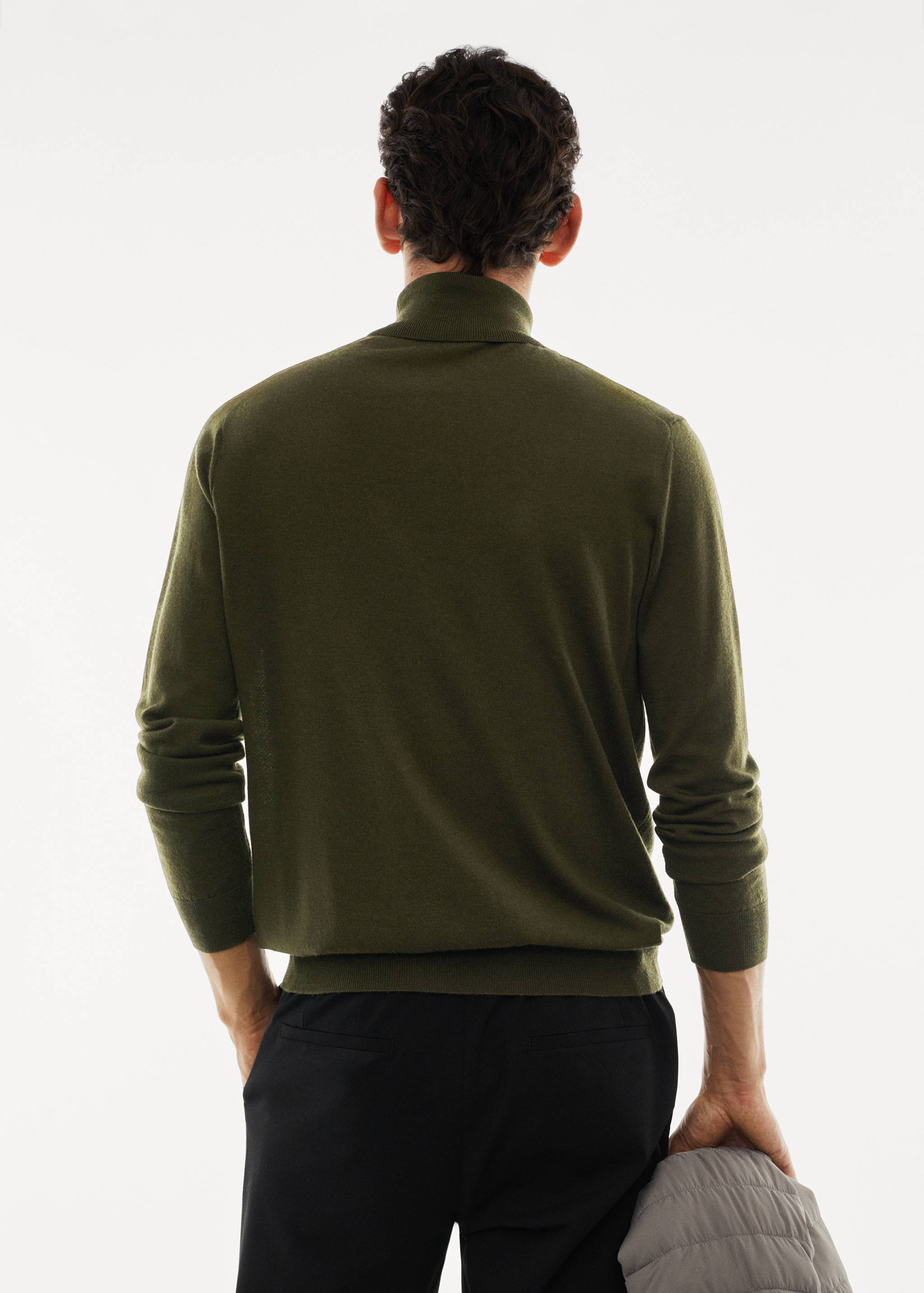 100% merino wool turtleneck sweater - Reverse of the article