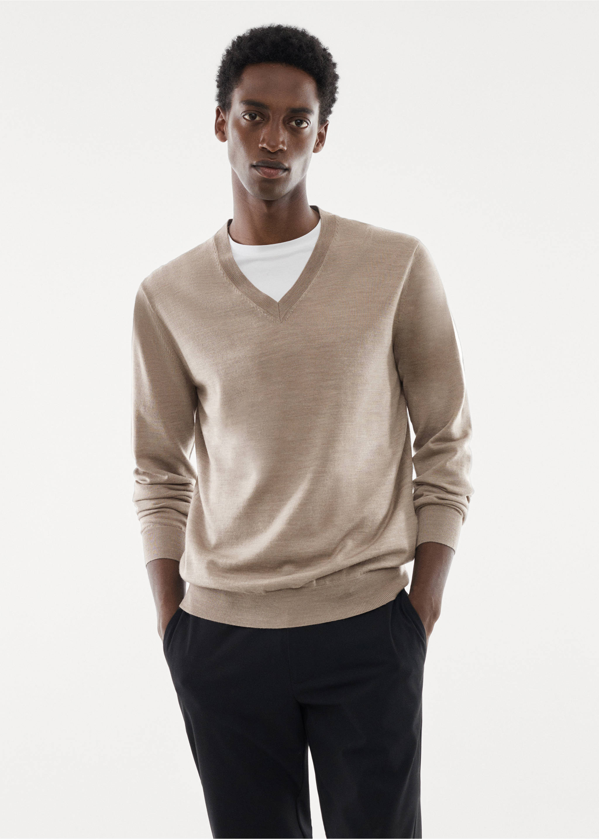 Pull-over 100 % laine mérinos col V - Plan moyen, Sable. Ref: 57004767-00.