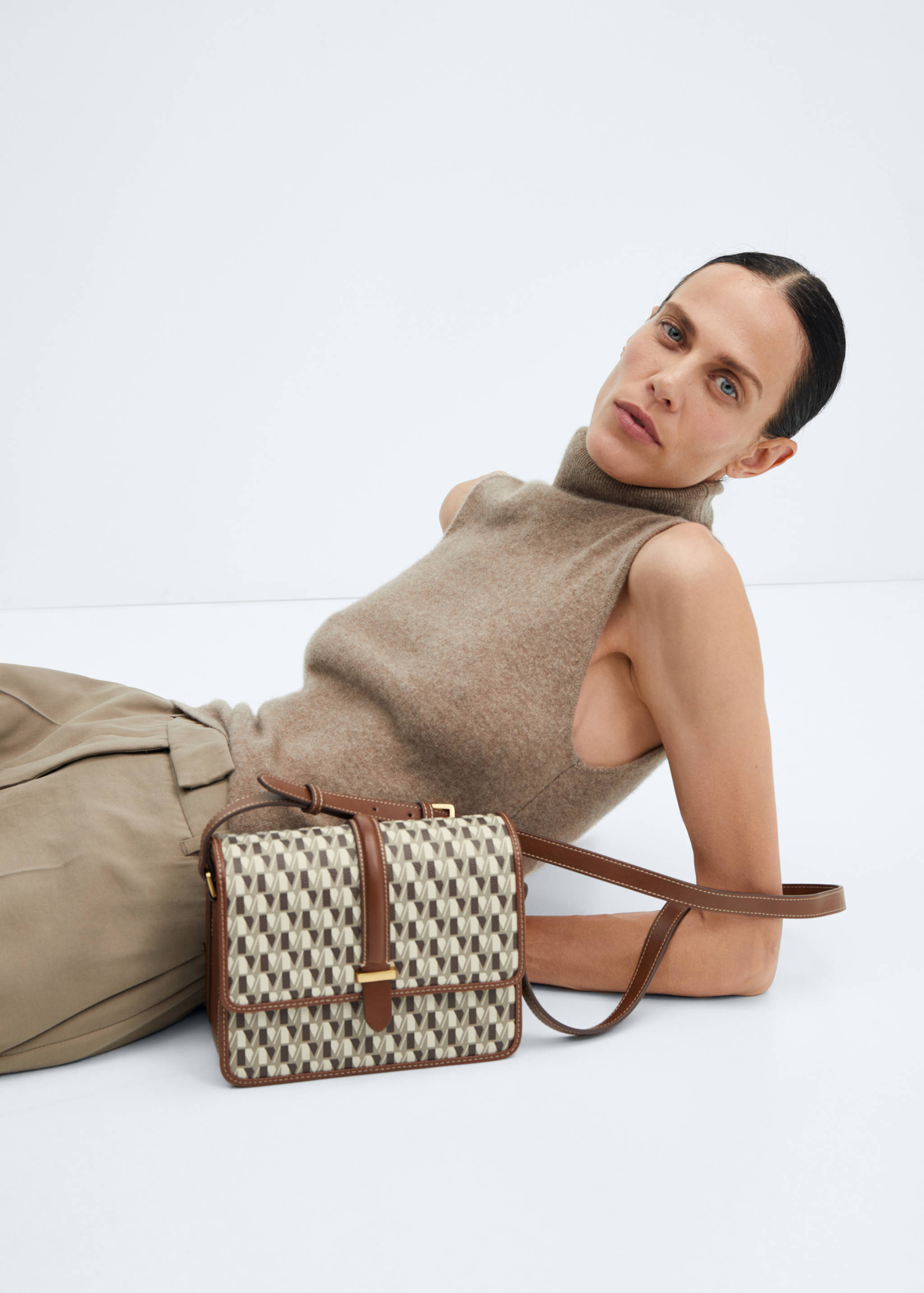 Shoulder bag with printed logo - Details of the article 9