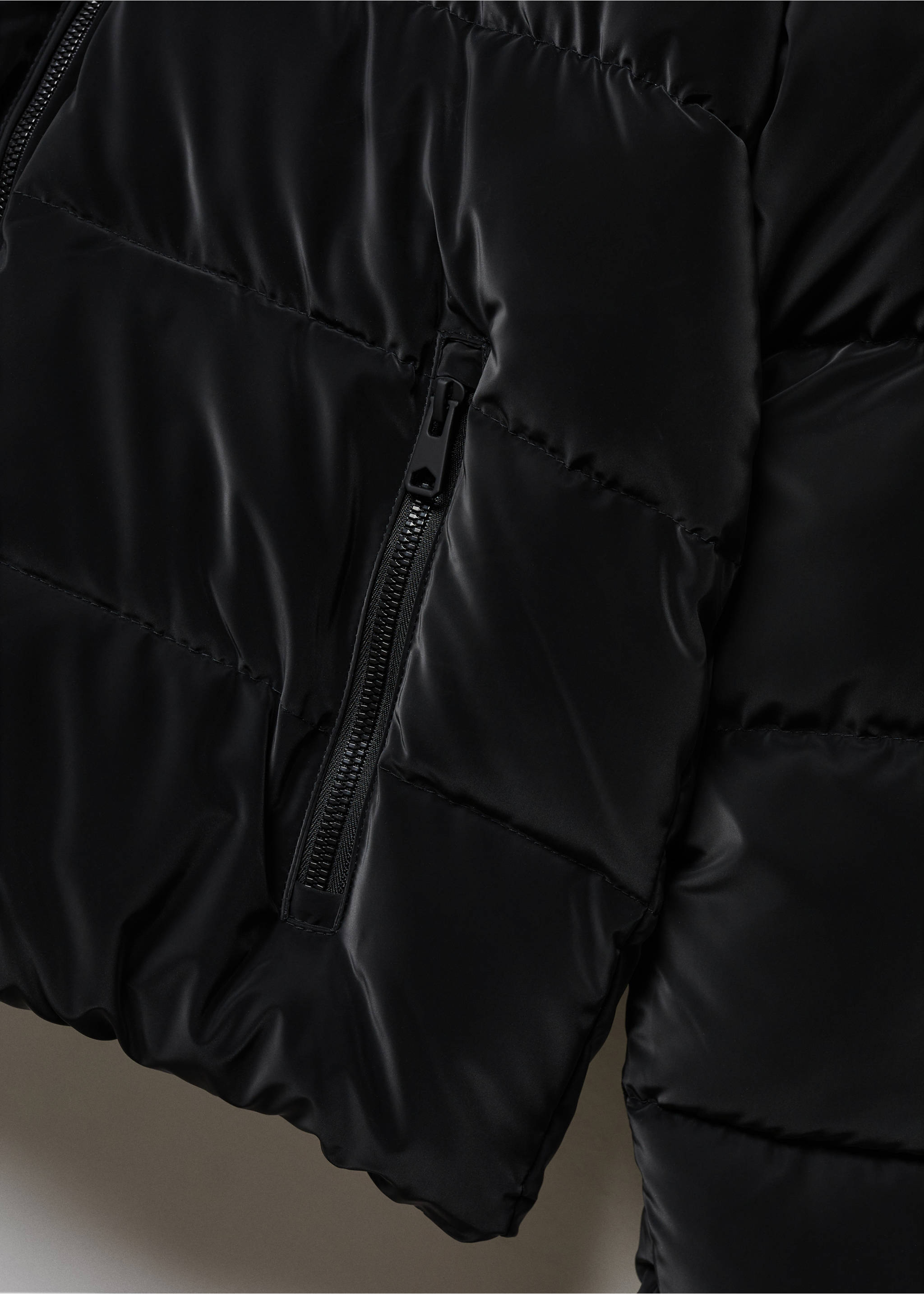 Anorak acolchado - Detalle del artículo 8, Negro. Ref: 57005136-00.