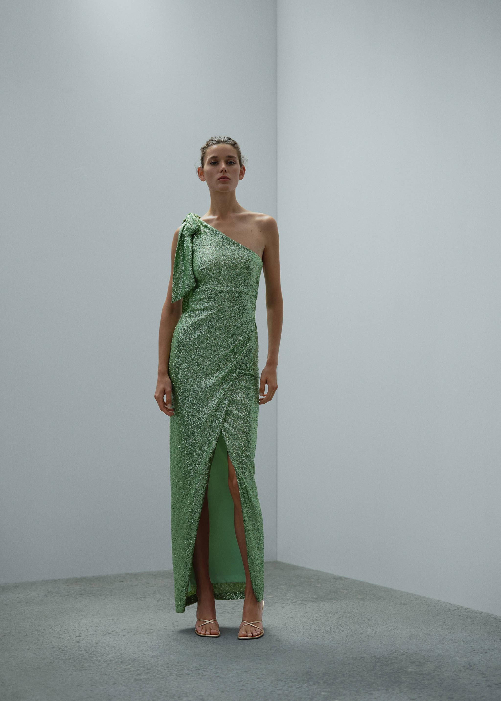 Robe asymétrique sequins nœud - Plan général