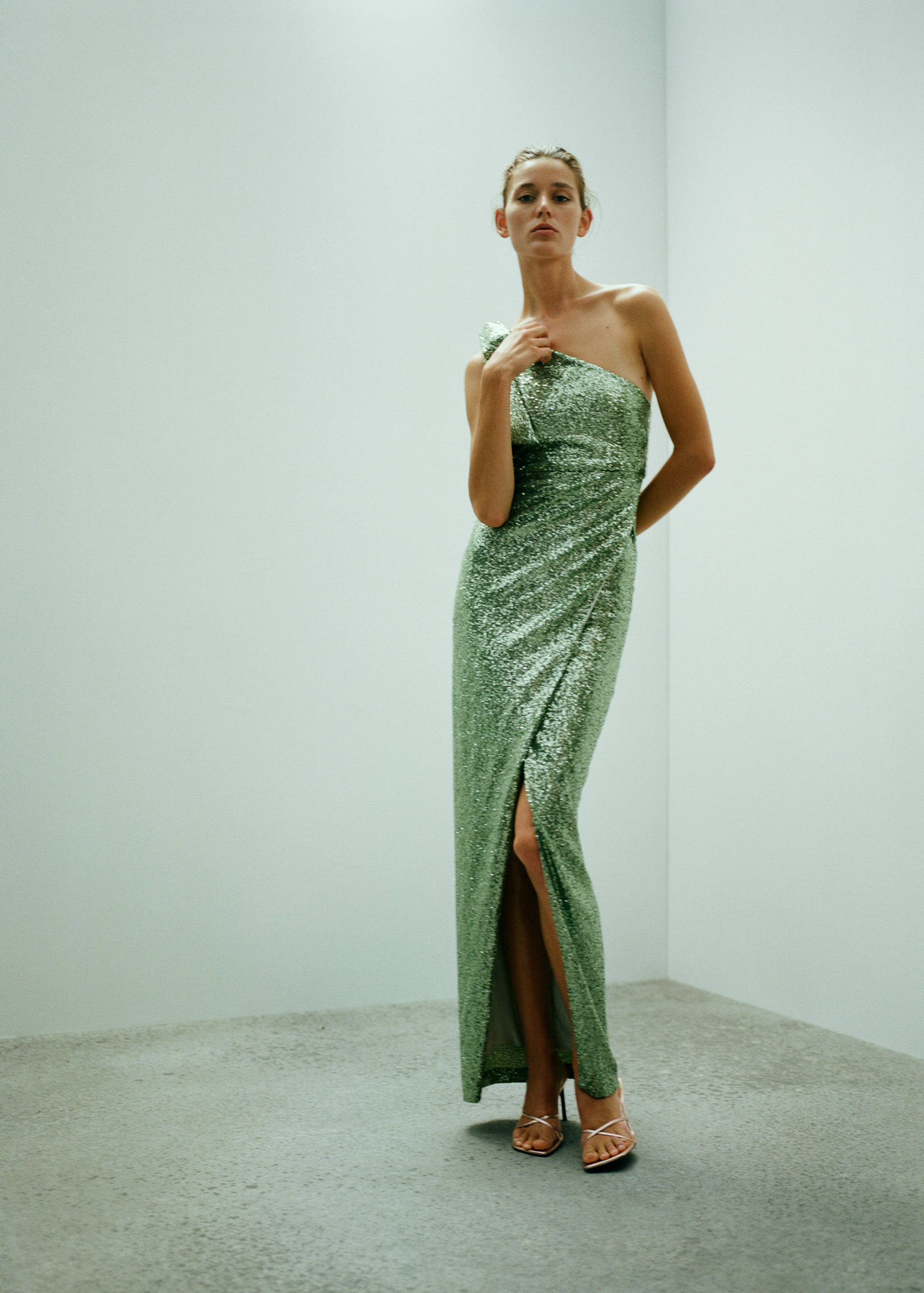 Robe asymétrique sequins nœud - Détail de l'article 7