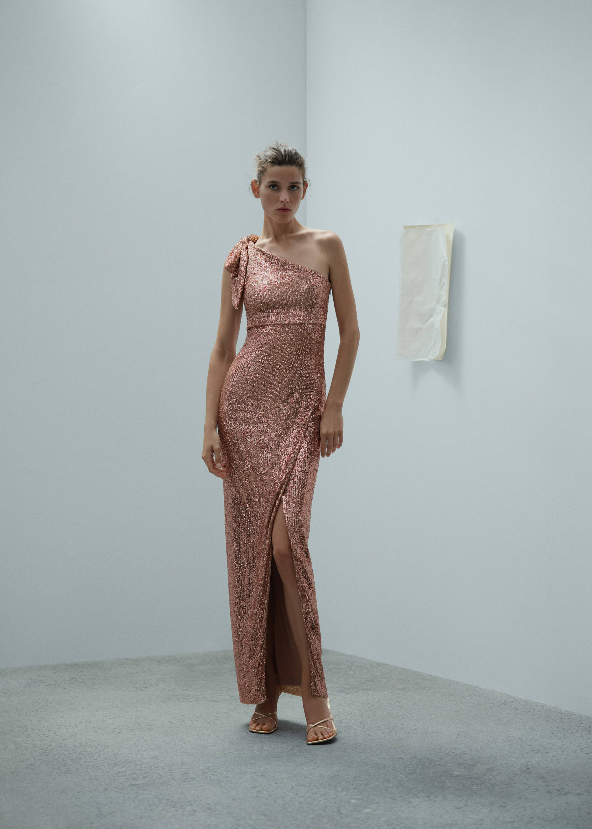 Robe asymétrique sequins nœud - Plan général