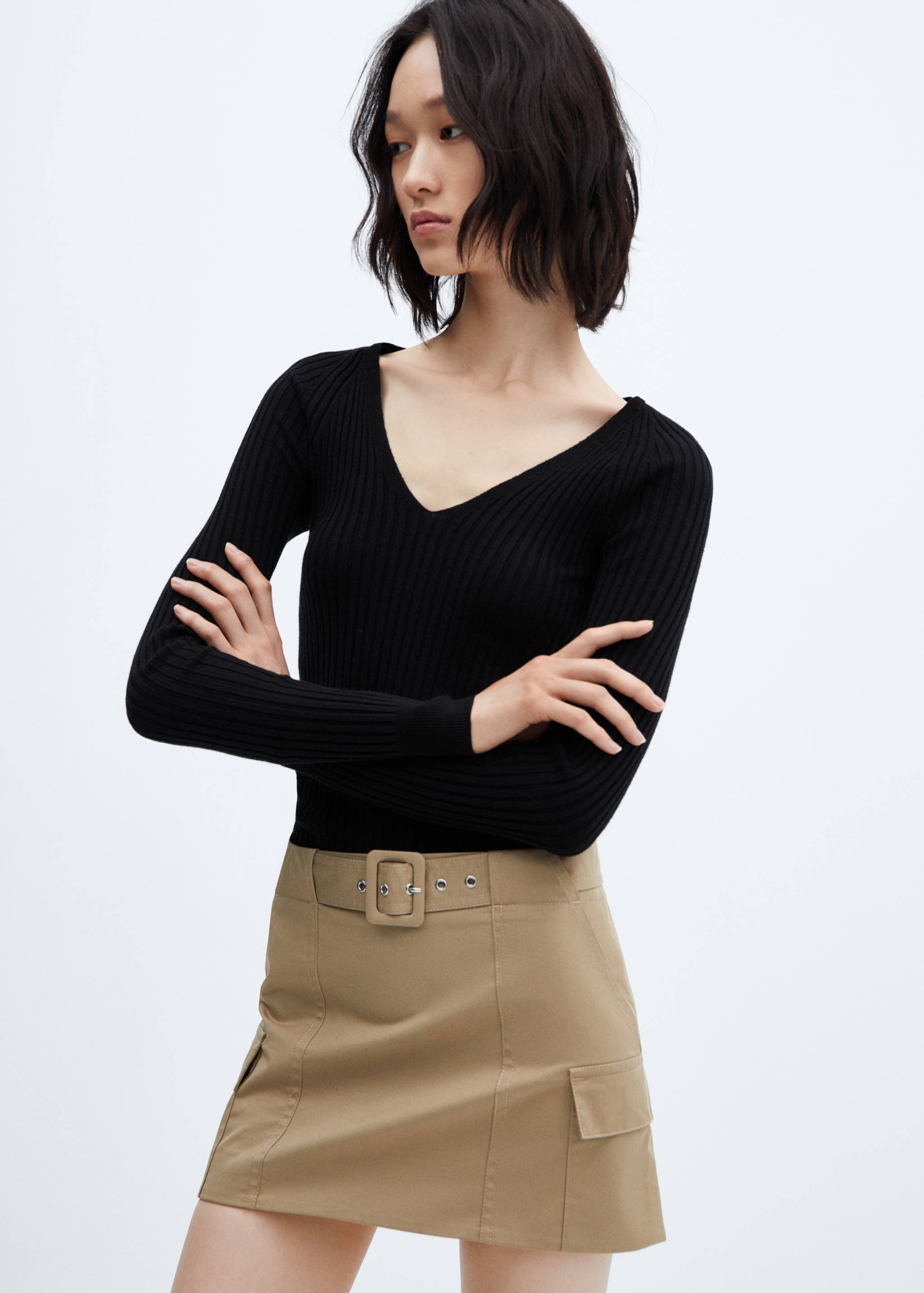 V-neck ribbed knit sweater - Medium plane