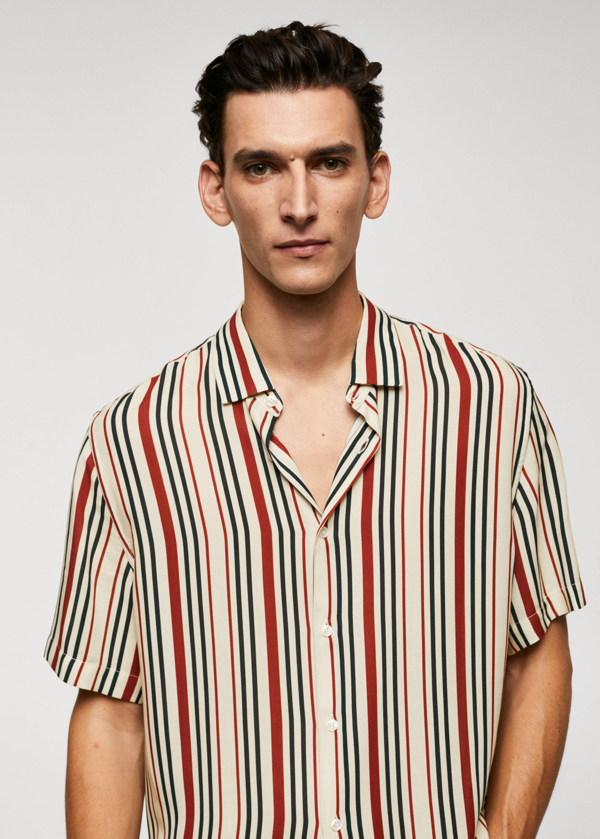 Camisa às riscas de manga curta - Pormenor do artigo 1