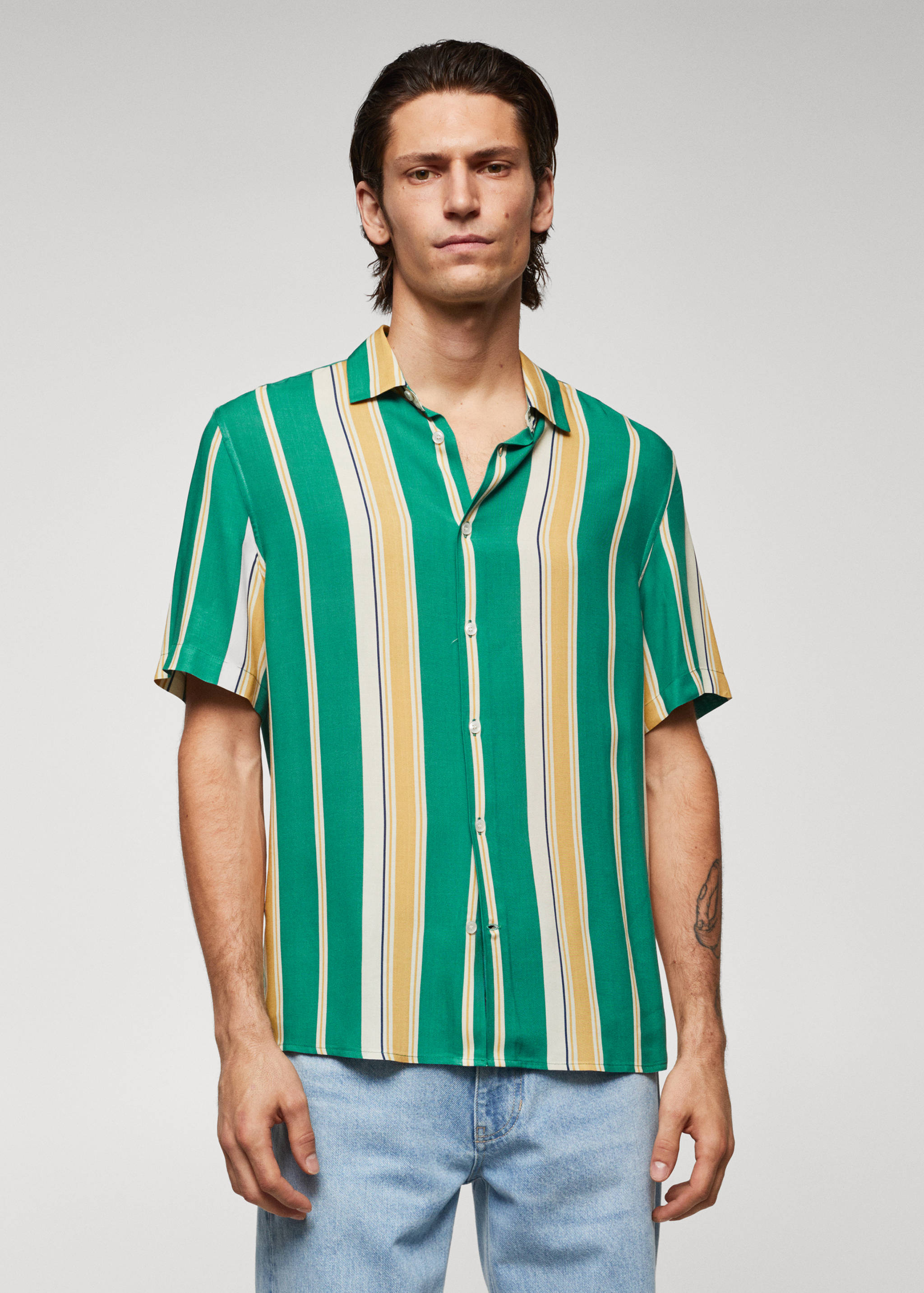 Camisa rayas manga corta - Plano medio