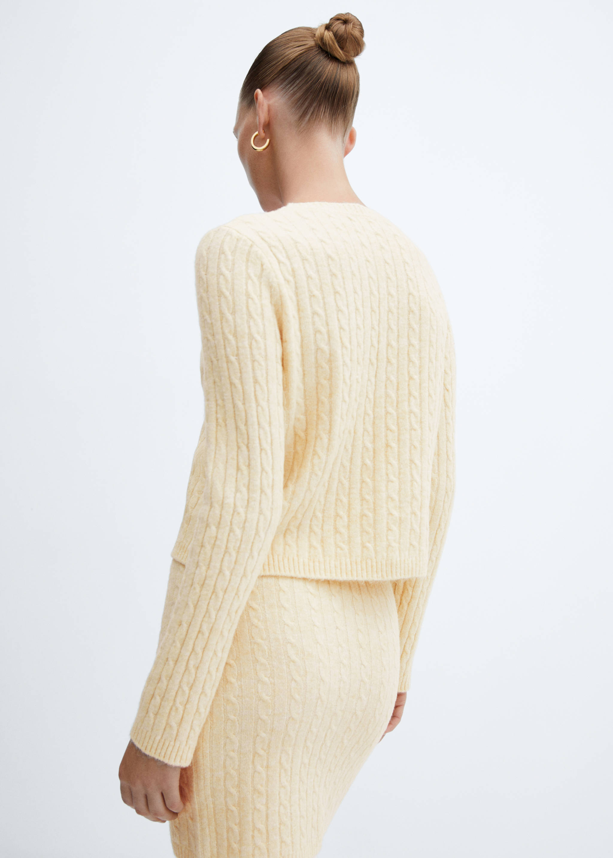 Cable-knit sweater - Reverse of the article