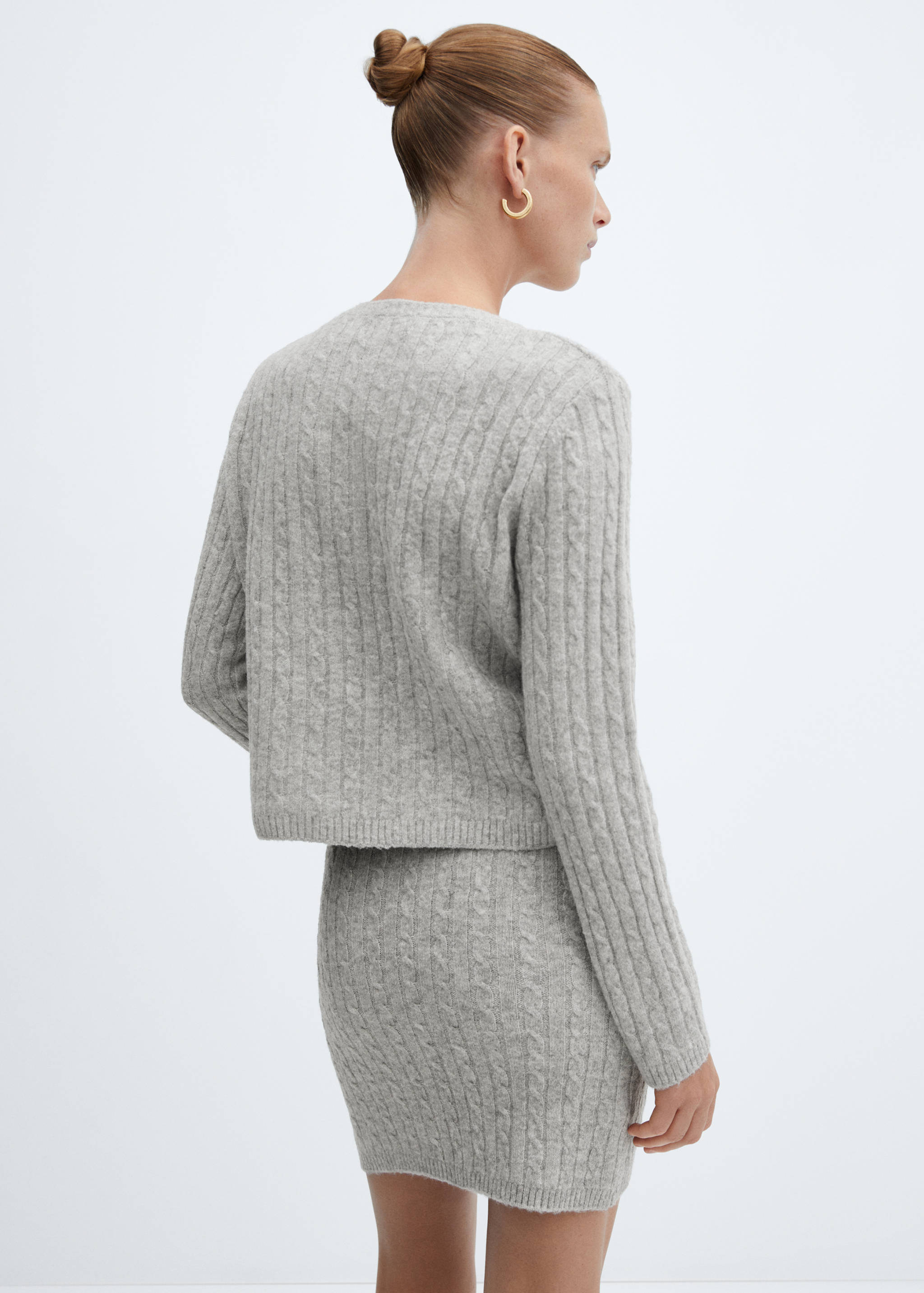 Cable-knit sweater - Reverse of the article