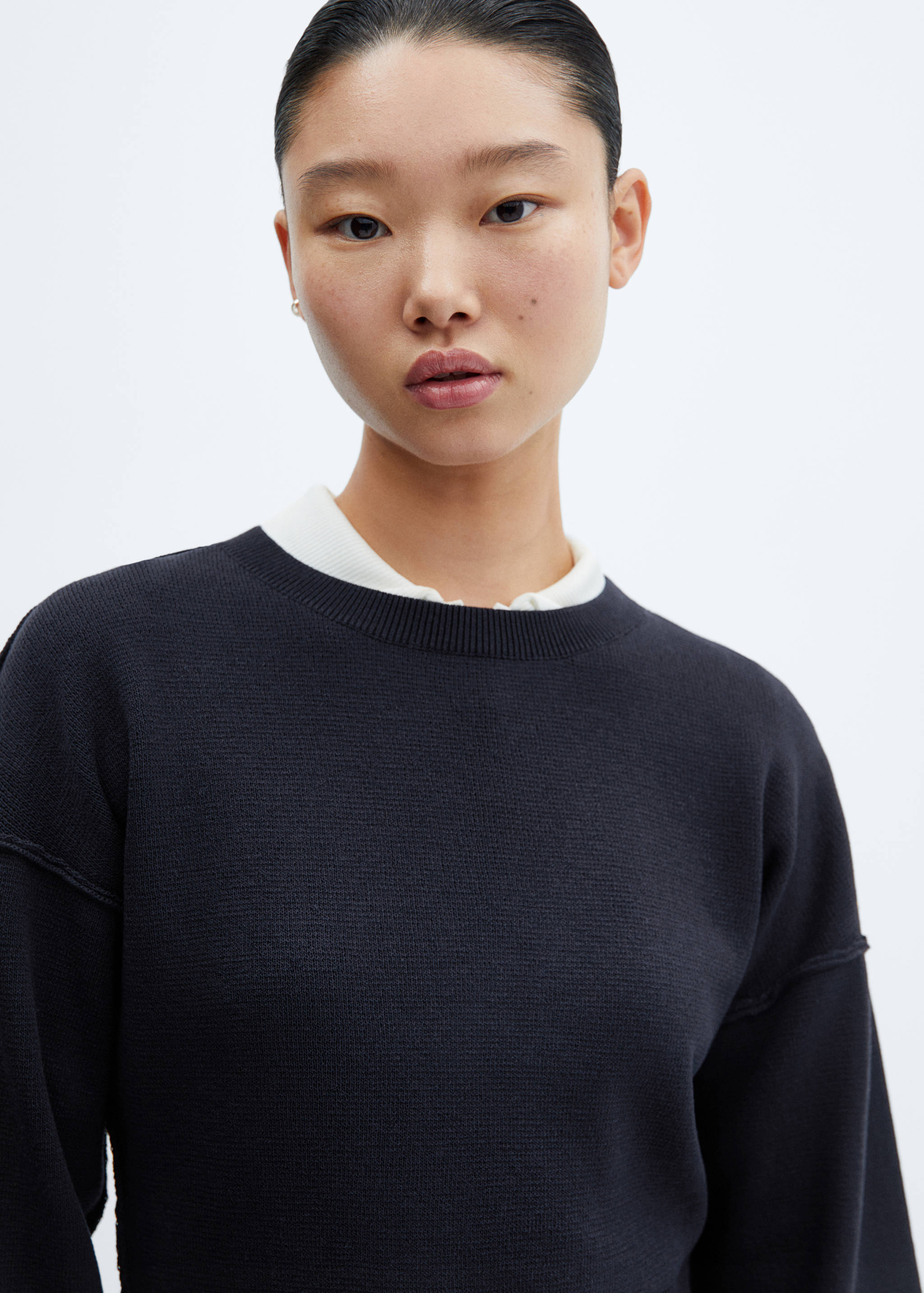 Drop-shoulder sweater with seam detail - Details of the article 1