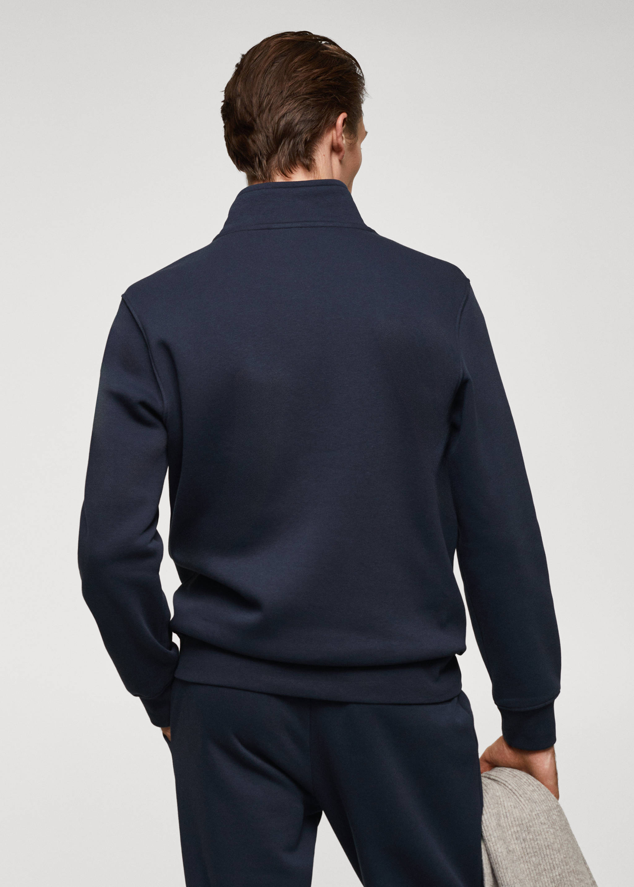 بلوزة قطنية بسحاب عند الرقبة - الجهة الخلفية للمنتج