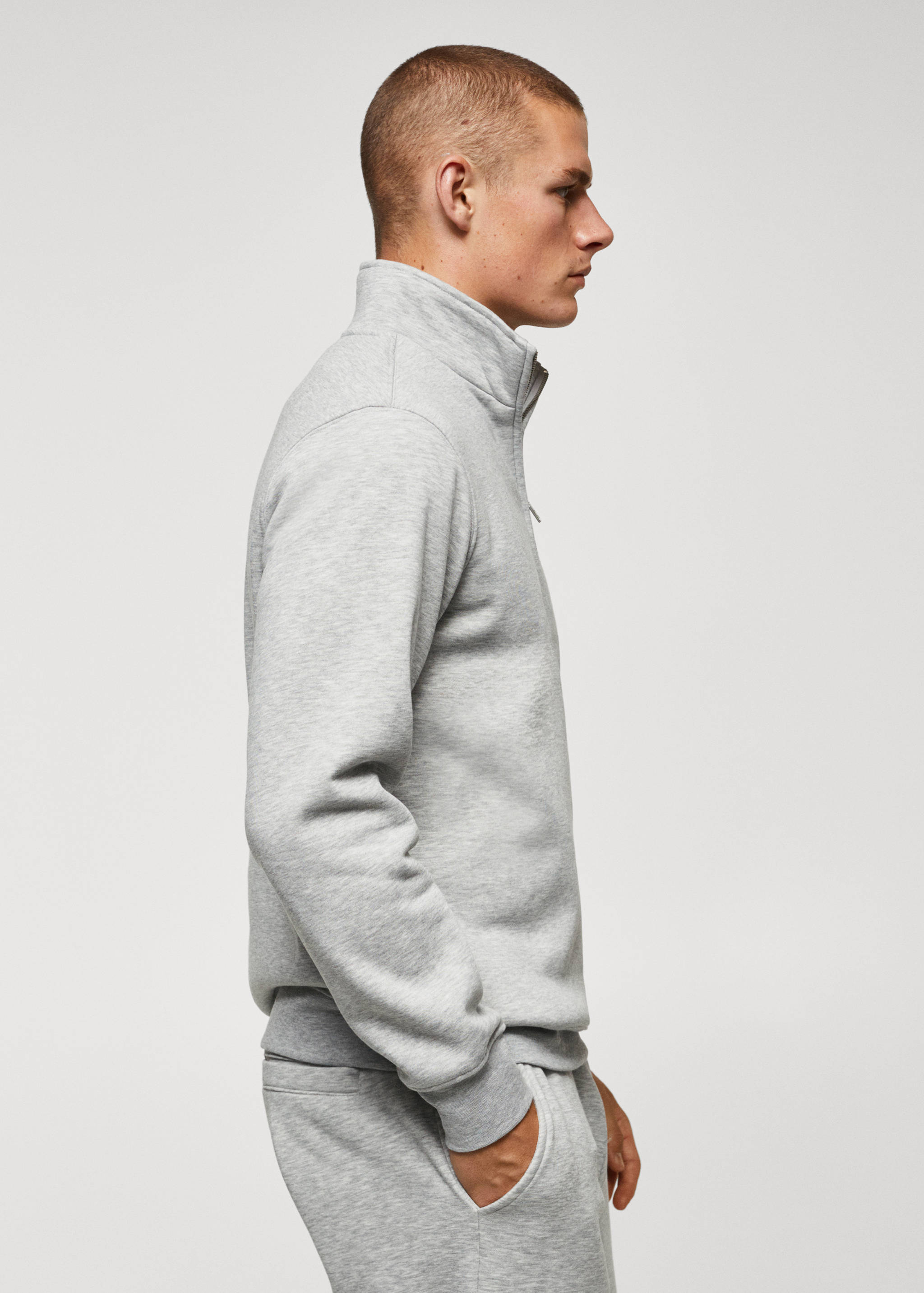 بلوزة قطنية بسحاب عند الرقبة - تفاصيل المنتج 2