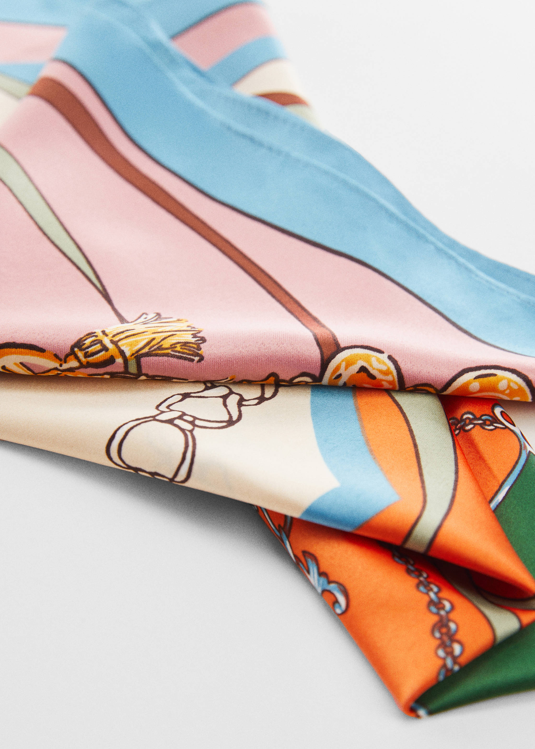 Foulard imprimé - Plan moyen