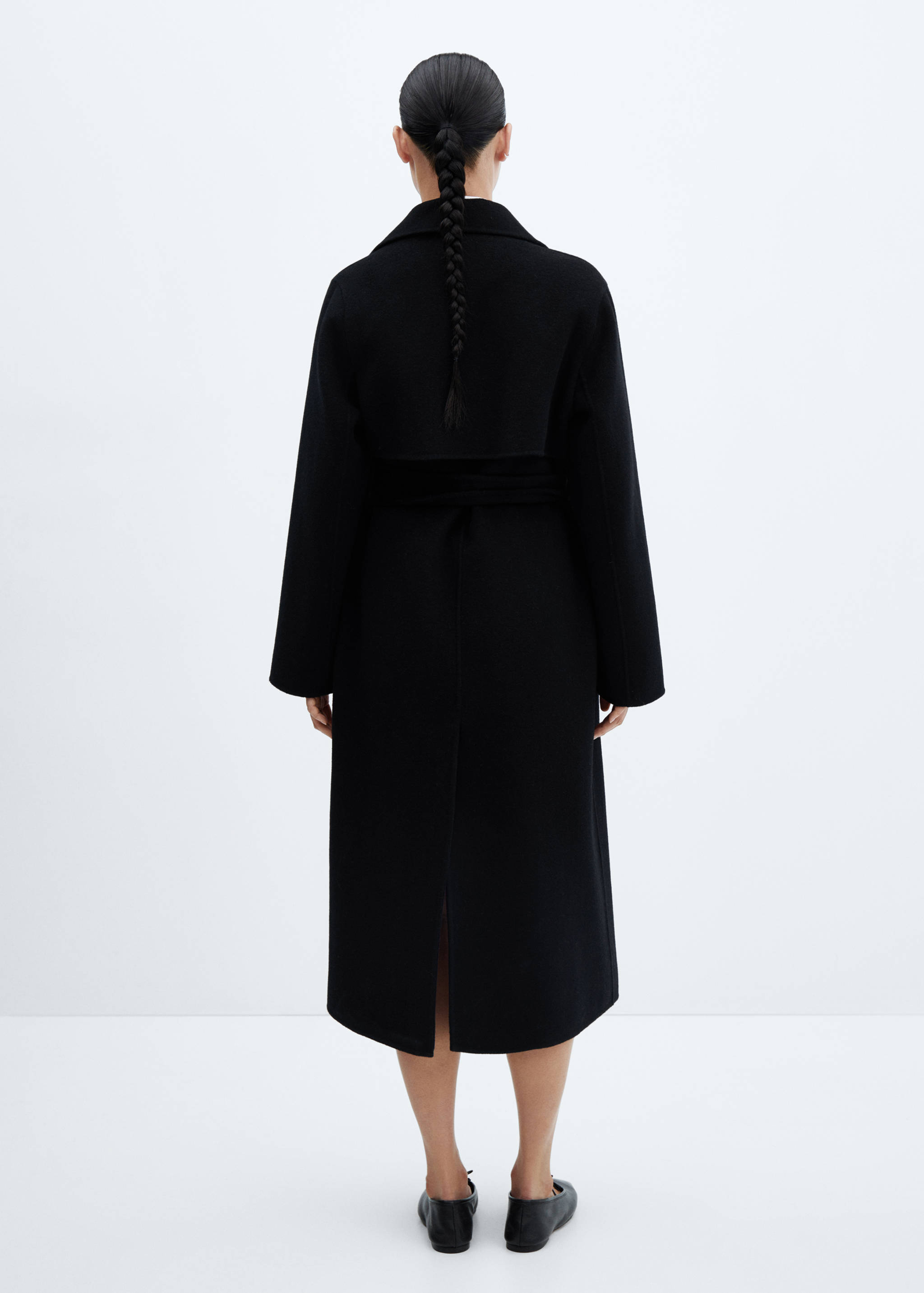 Handmade wool coat with belt - Reverse of the article