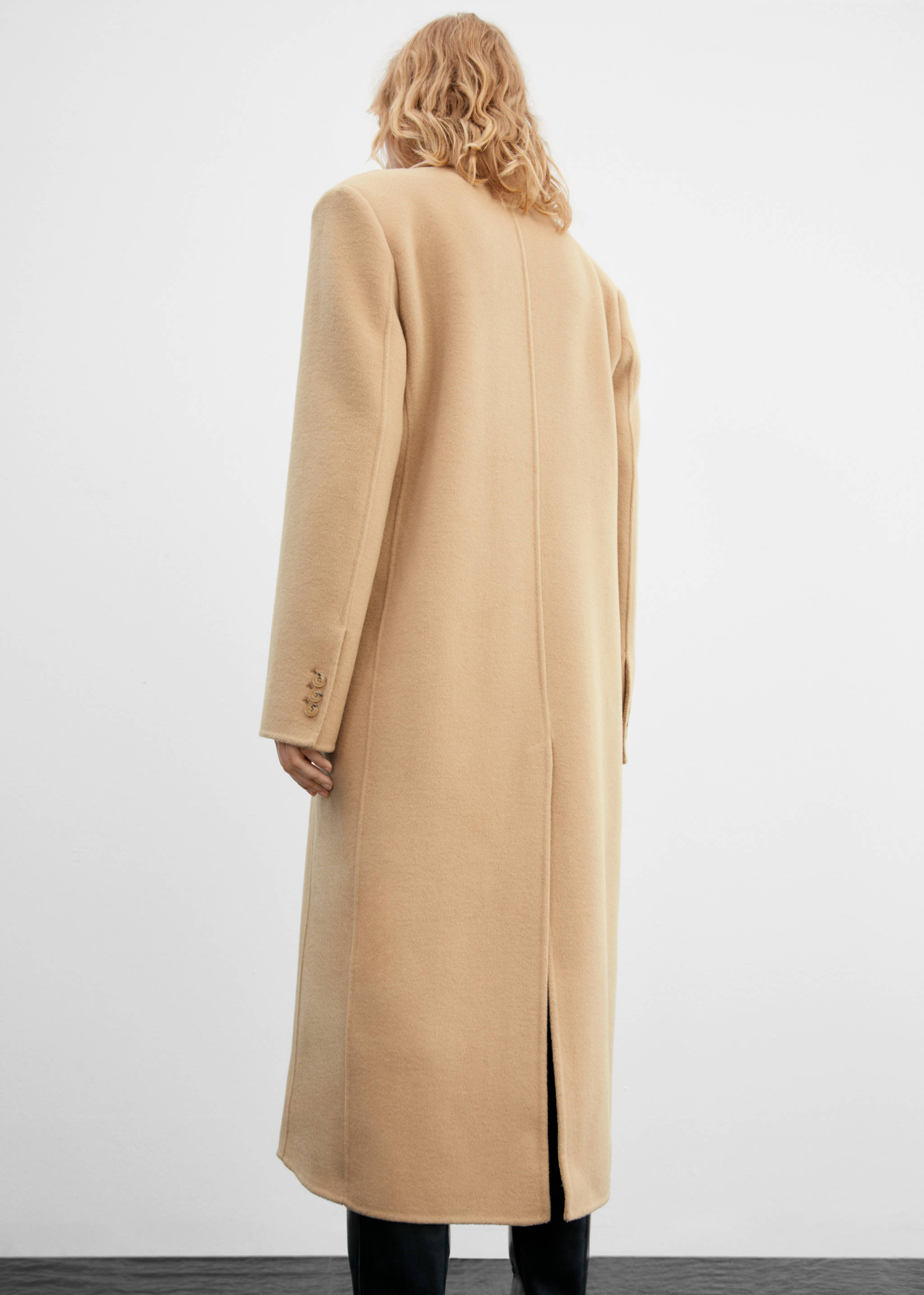 Double-breasted virgin wool coat - Reverse of the article
