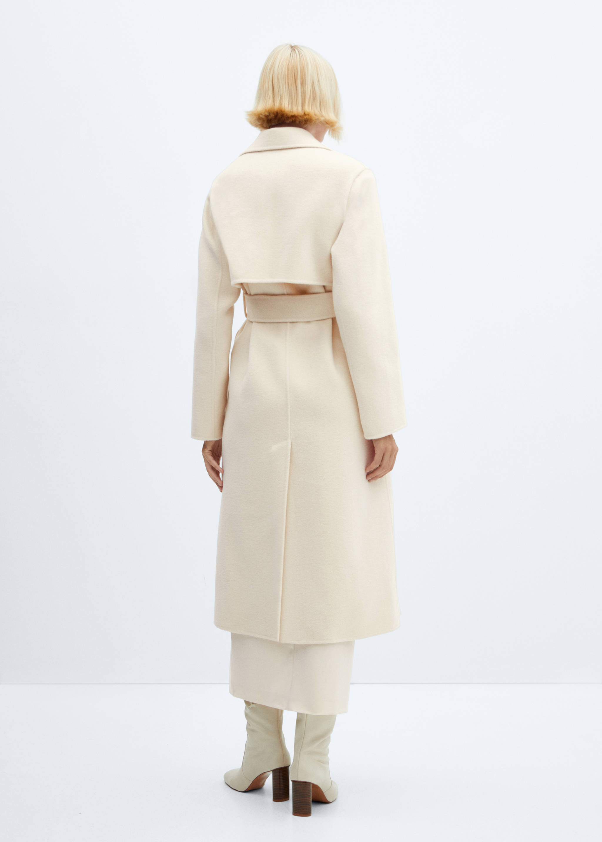 Handmade wool coat with belt - Reverse of the article