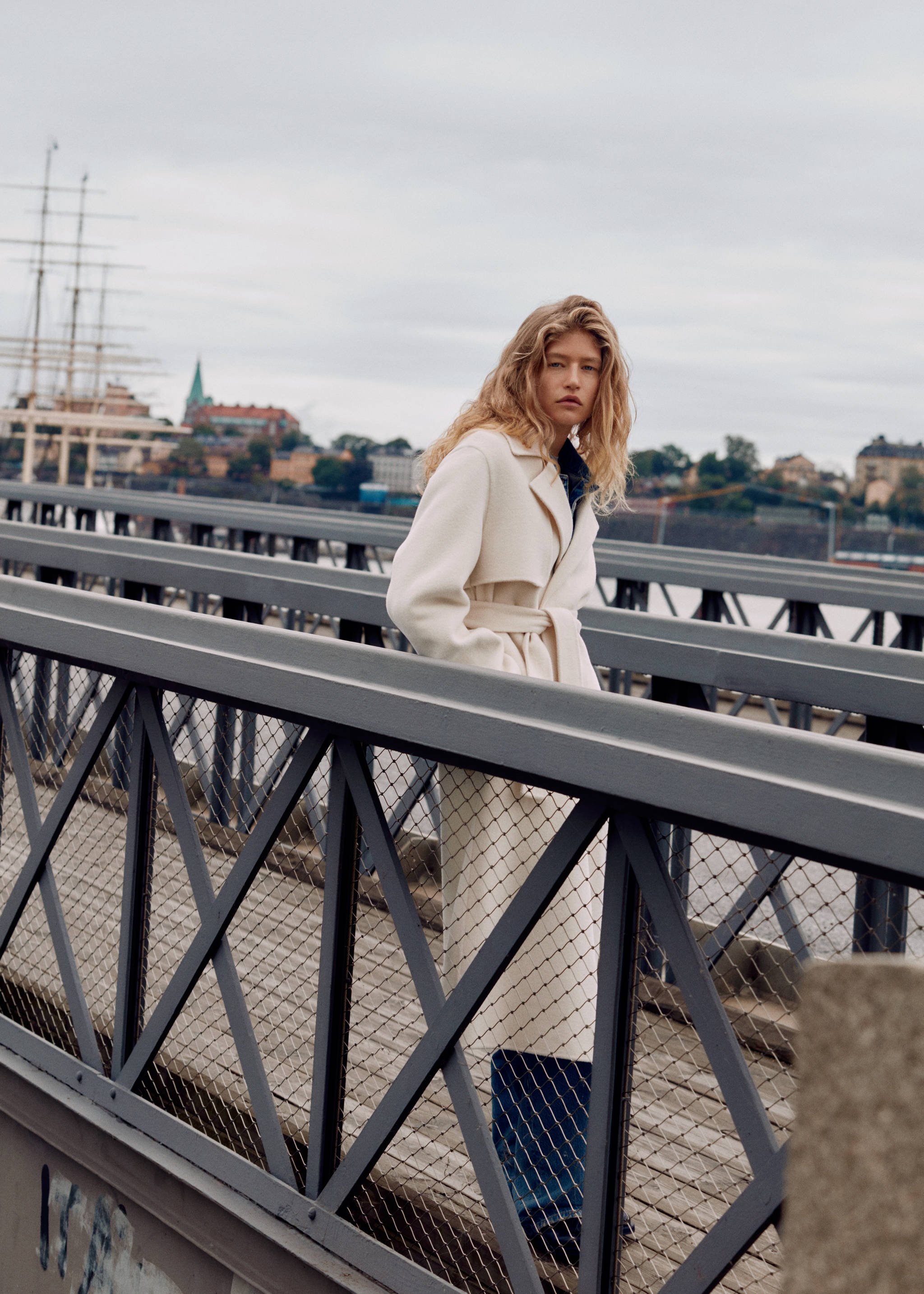 Handmade wool coat with belt - Details of the article 7