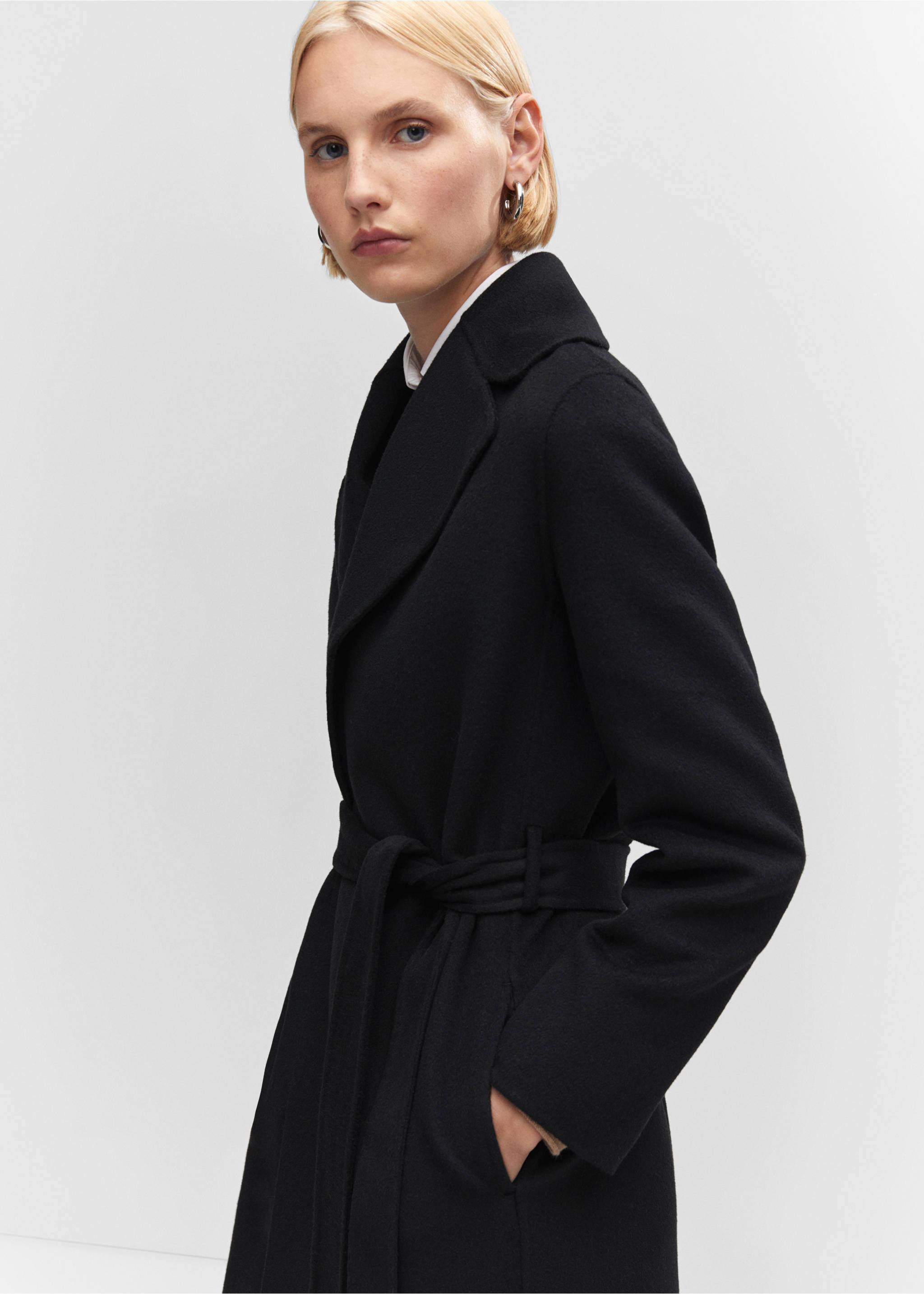 Handmade wool coat - Details of the article 1, Black. Ref: 57006722-00.