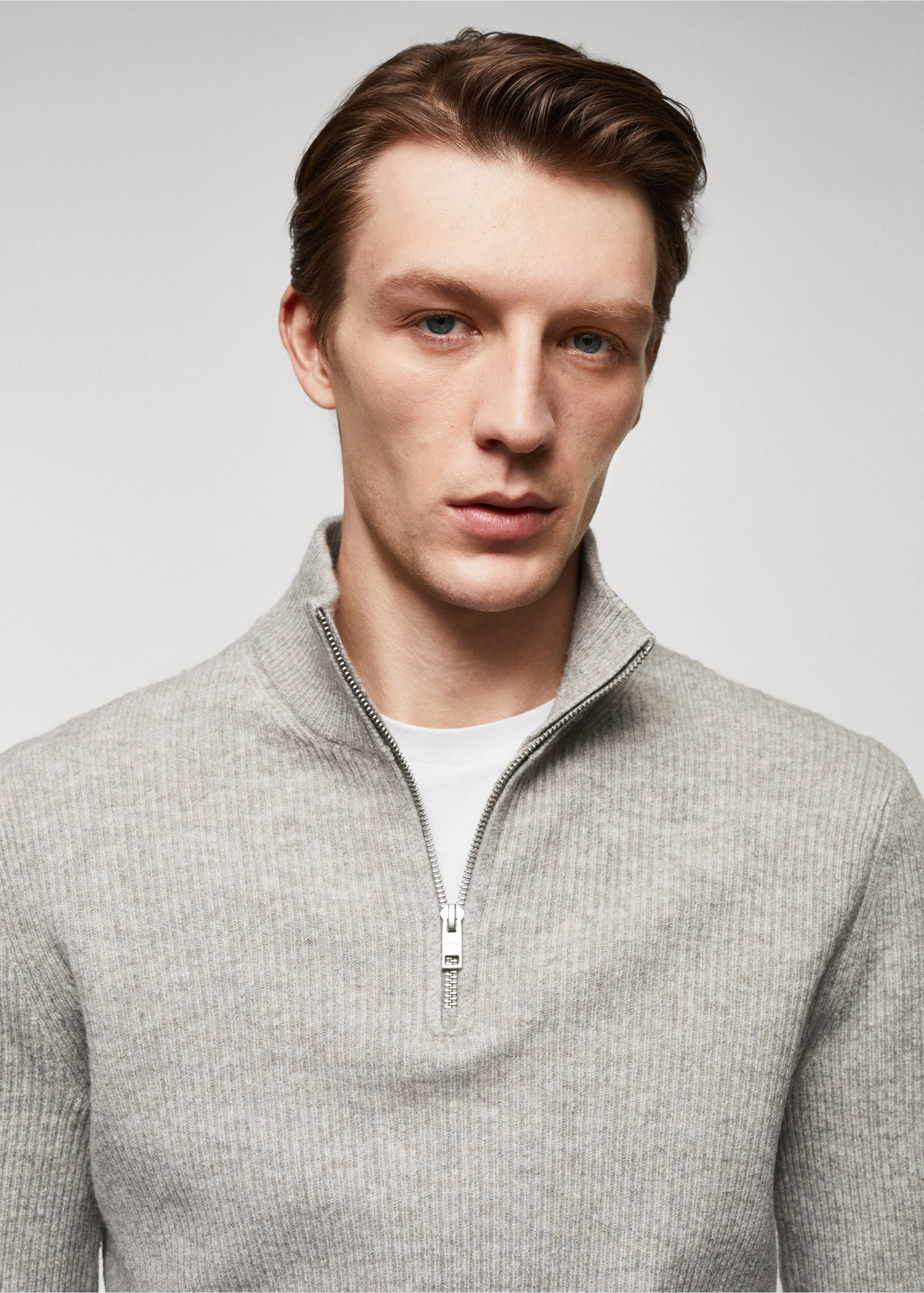 Ribbed sweater with zip - Details of the article 1, Sand. Ref: 57007728-00.
