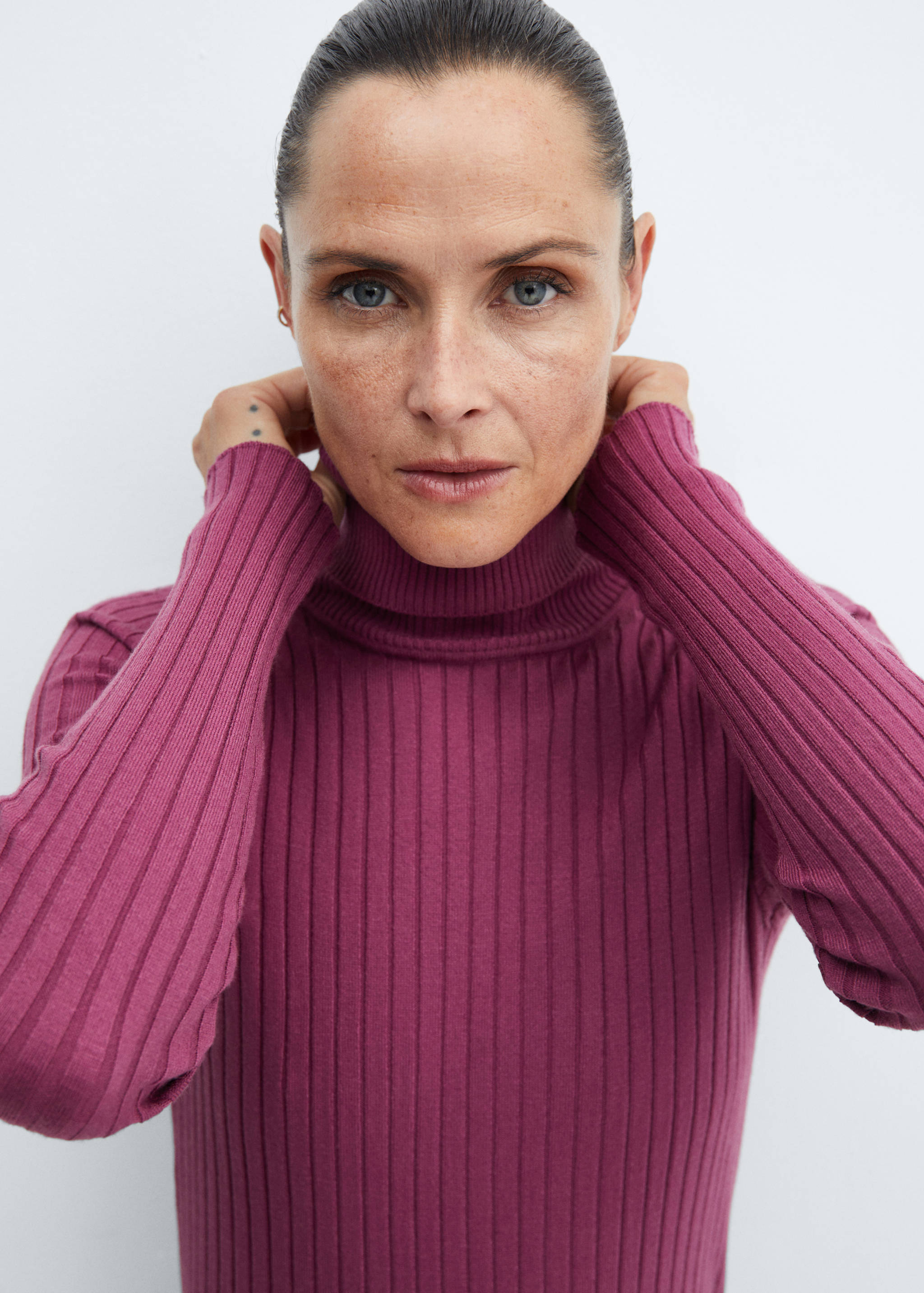 Turtleneck ribbed sweater - Details of the article 1