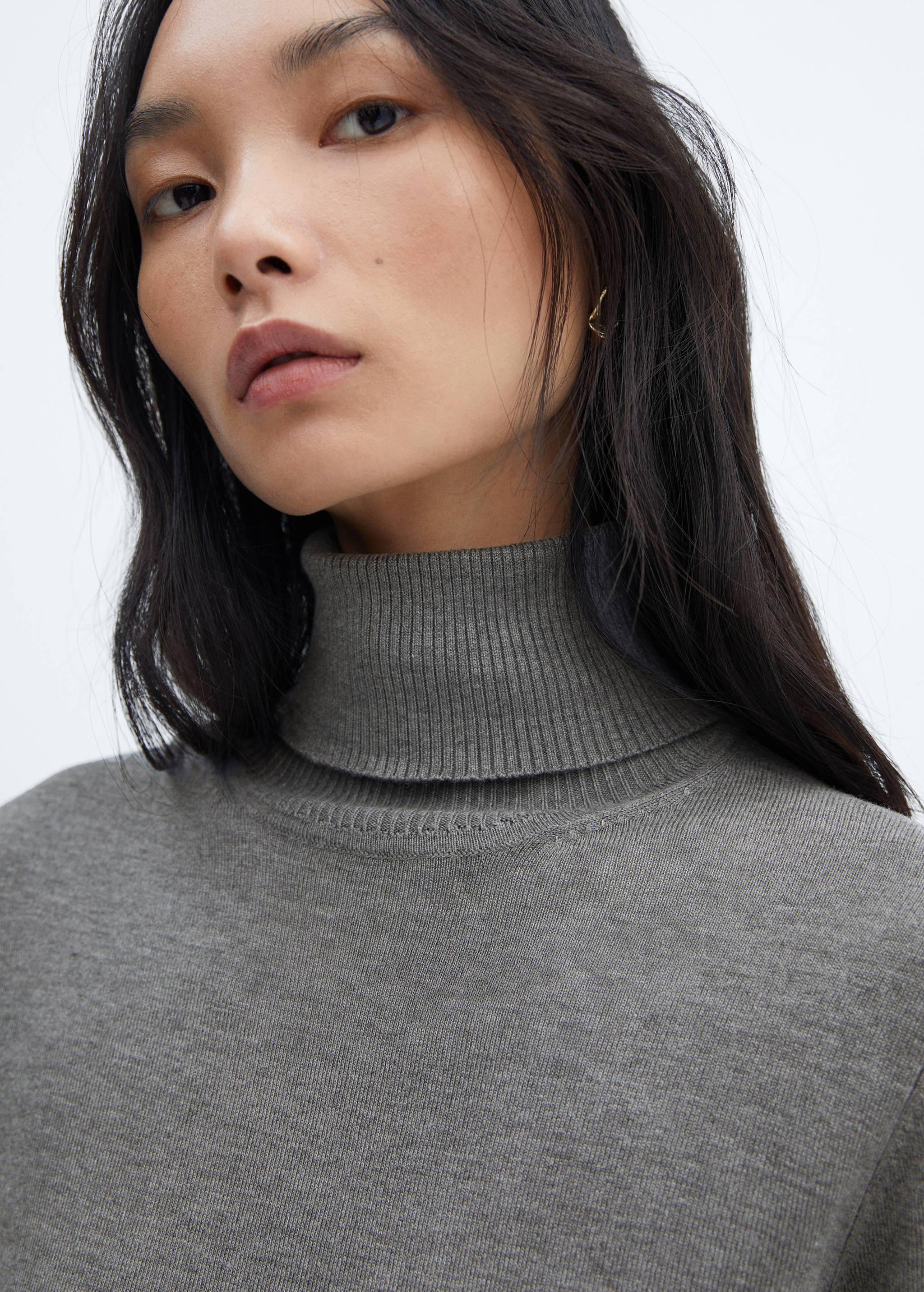 Fine-knit turtleneck sweater - Details of the article 1