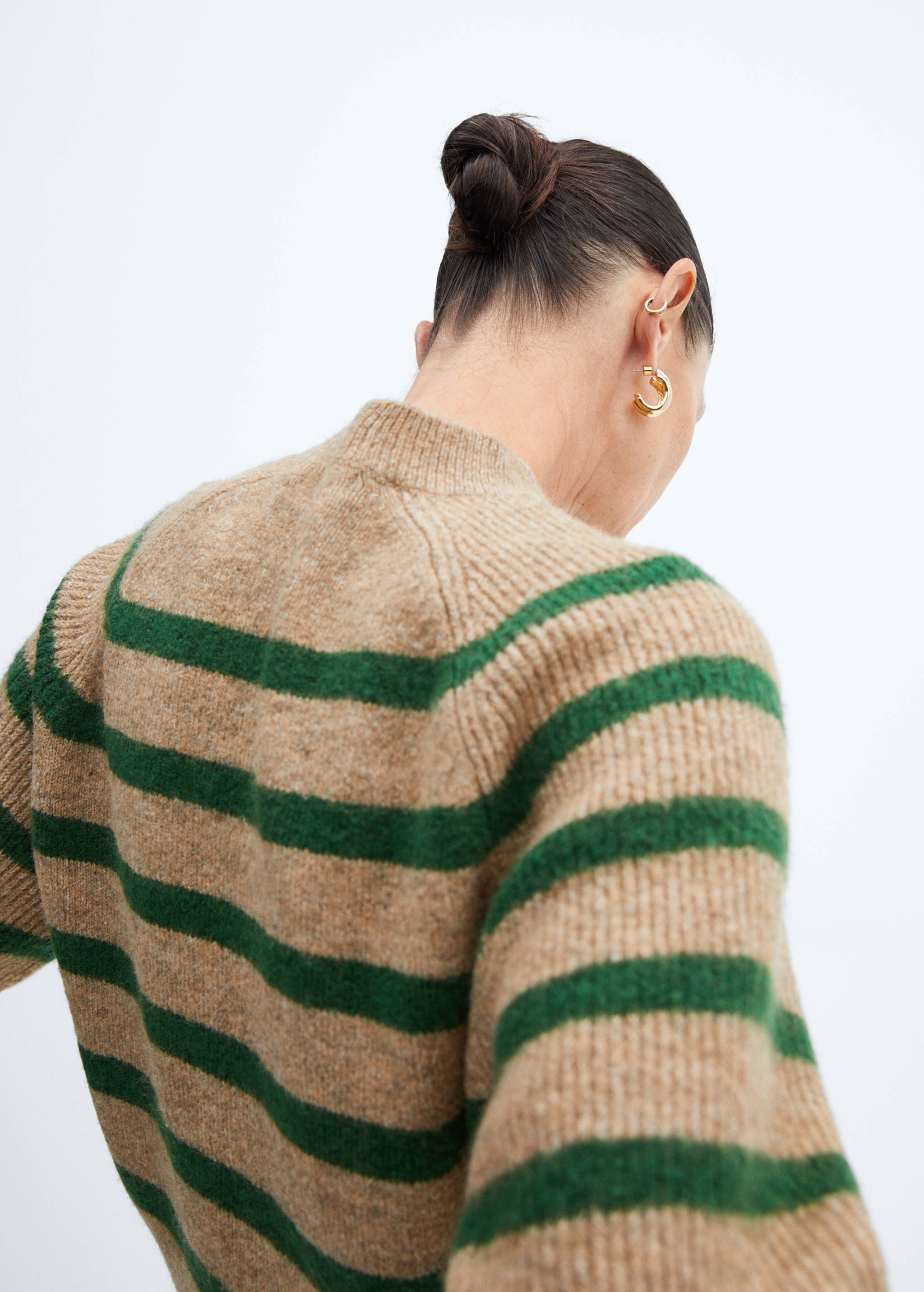 Round-neck striped sweater - Details of the article 4