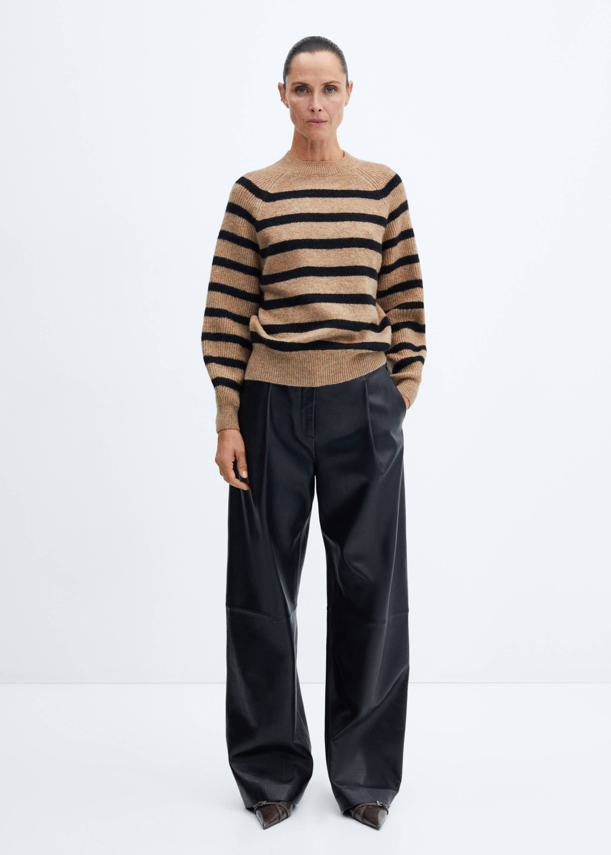 Round-neck striped sweater - General plane