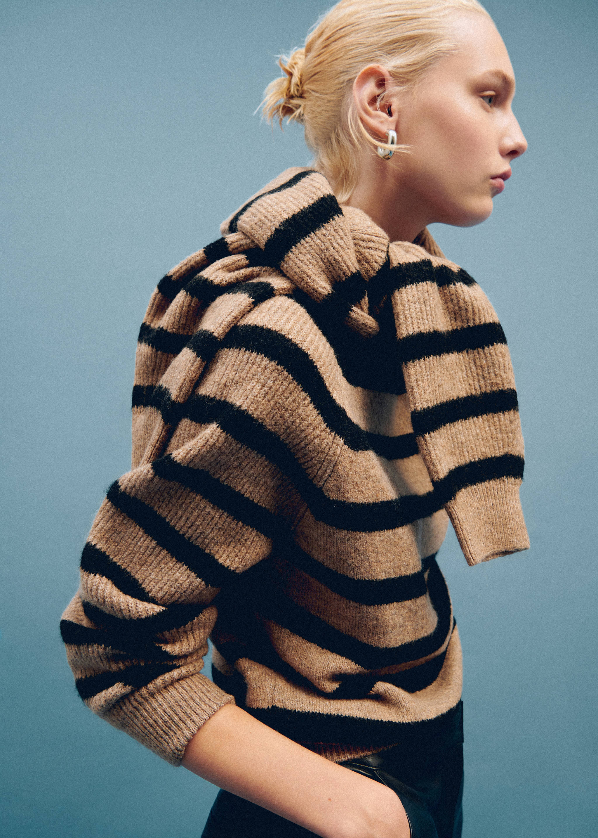 Round-neck striped sweater - Details of the article 6