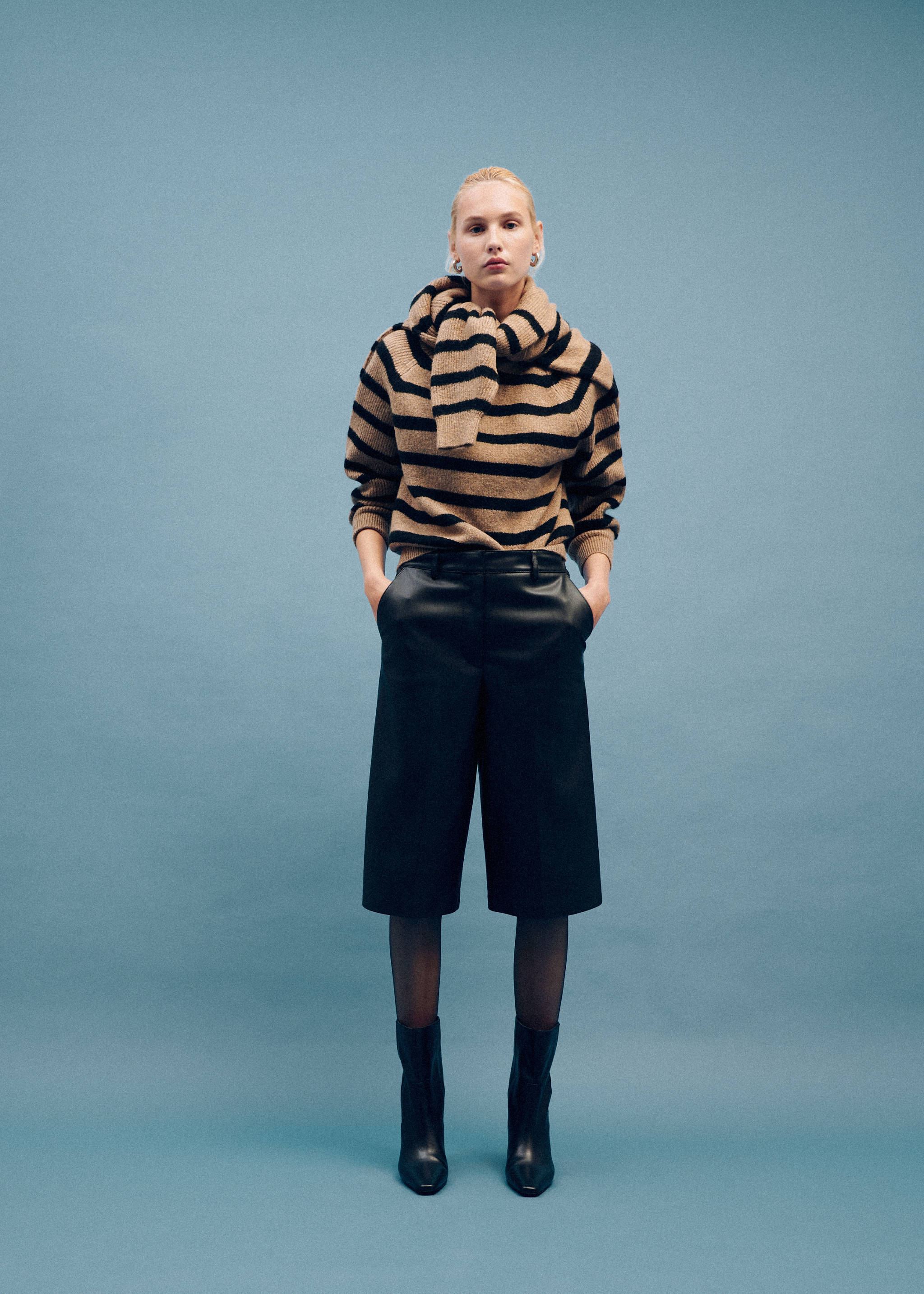 Round-neck striped sweater - Details of the article 7