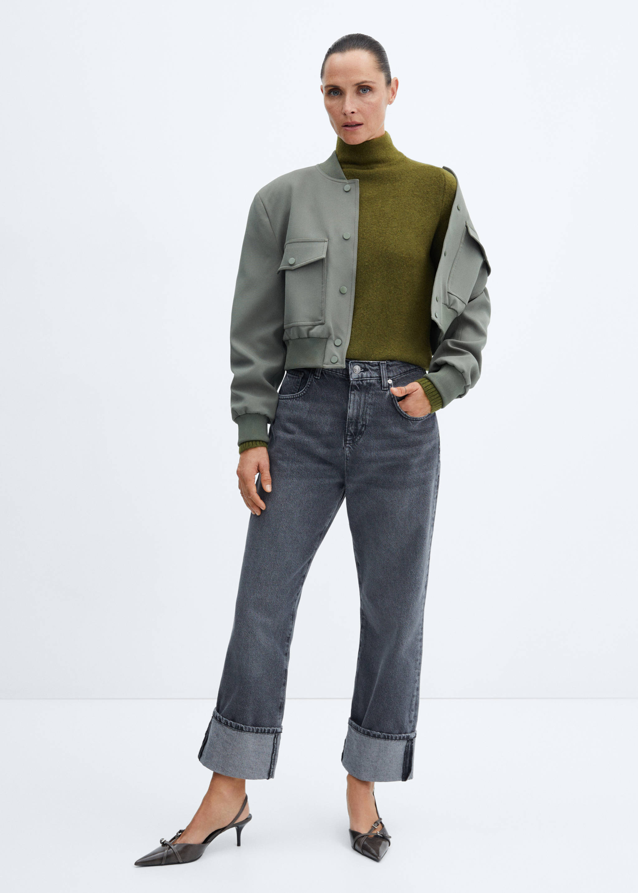 Turtleneck knit sweater - General plane