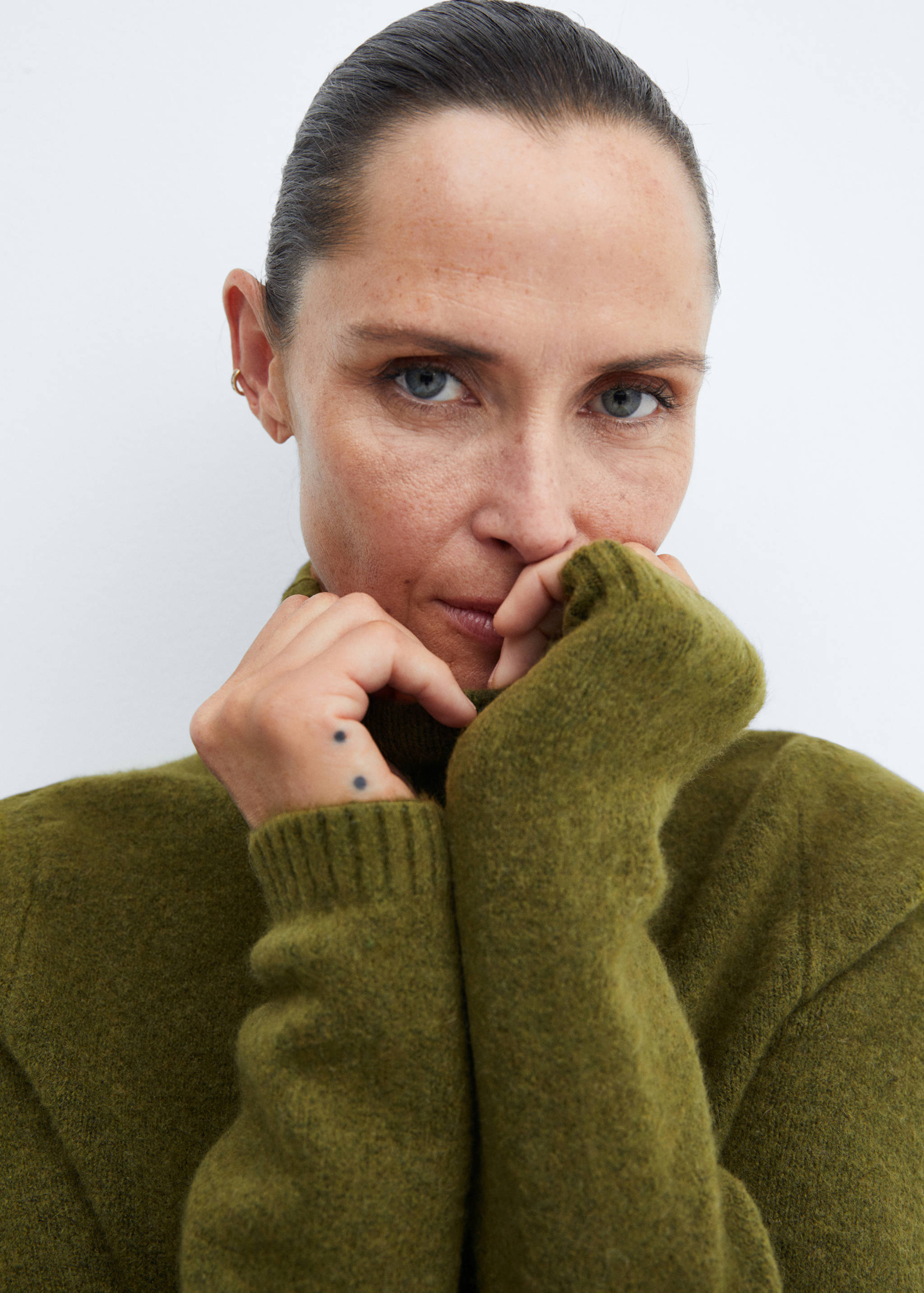 Turtleneck knit sweater - Details of the article 1