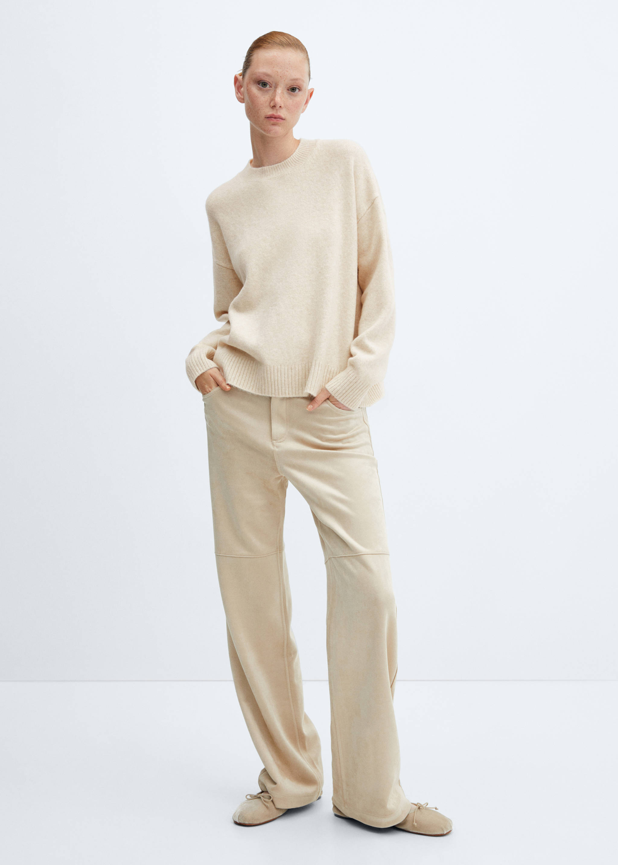 Round-neck knitted sweater - General plane