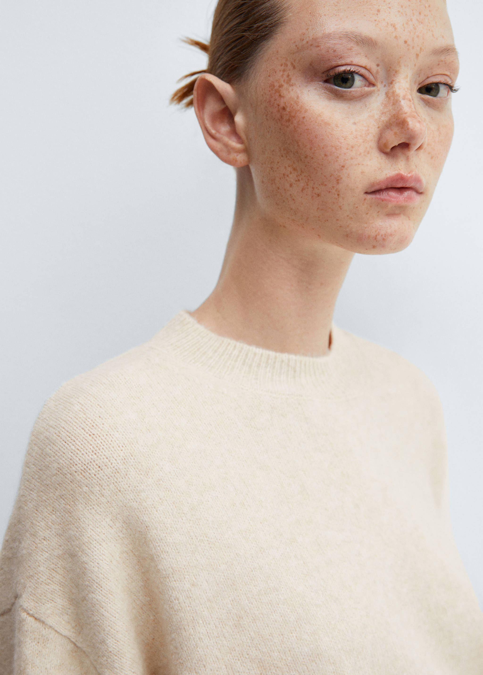 Round-neck knitted sweater - Details of the article 1