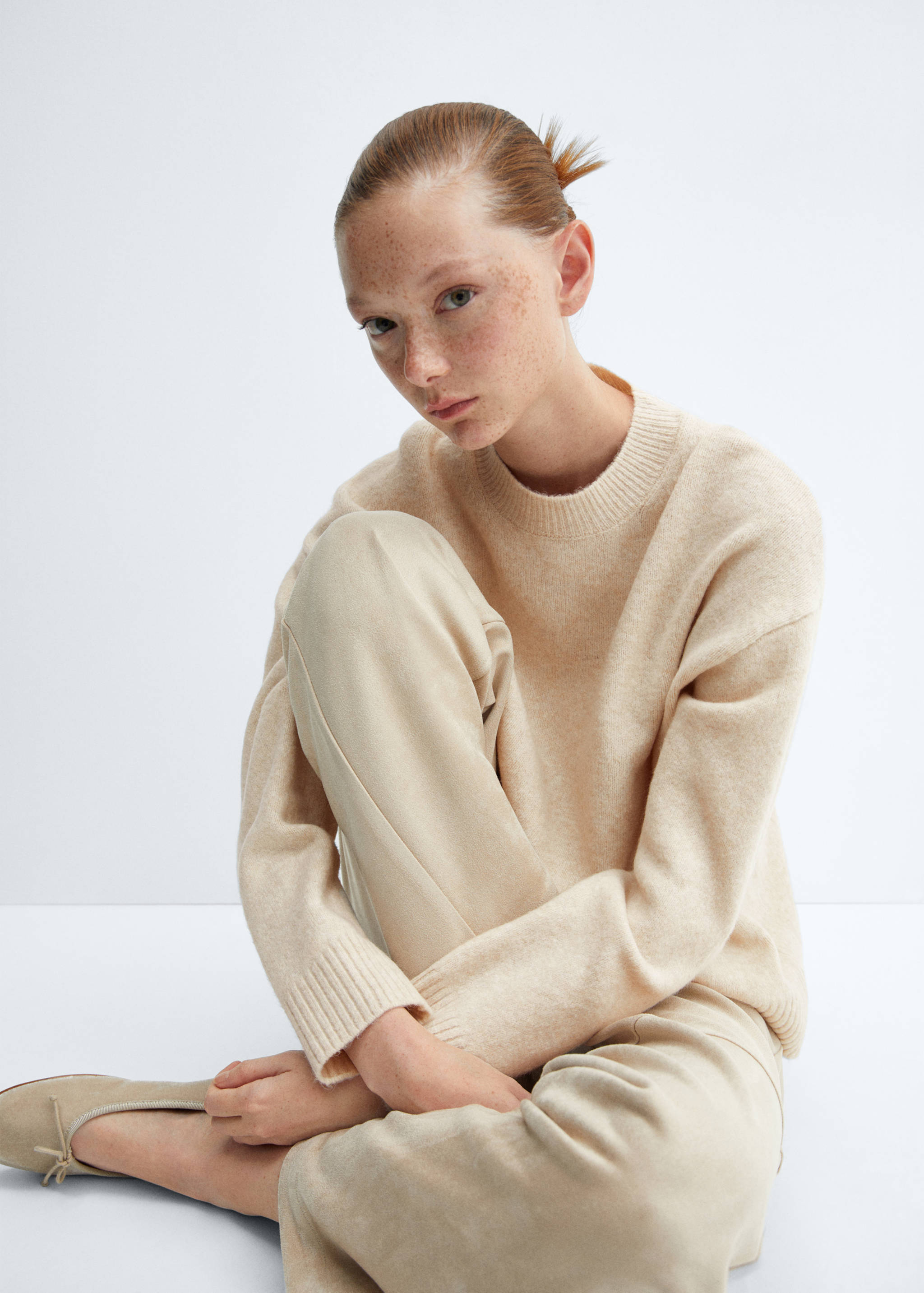 Round-neck knitted sweater - Details of the article 2