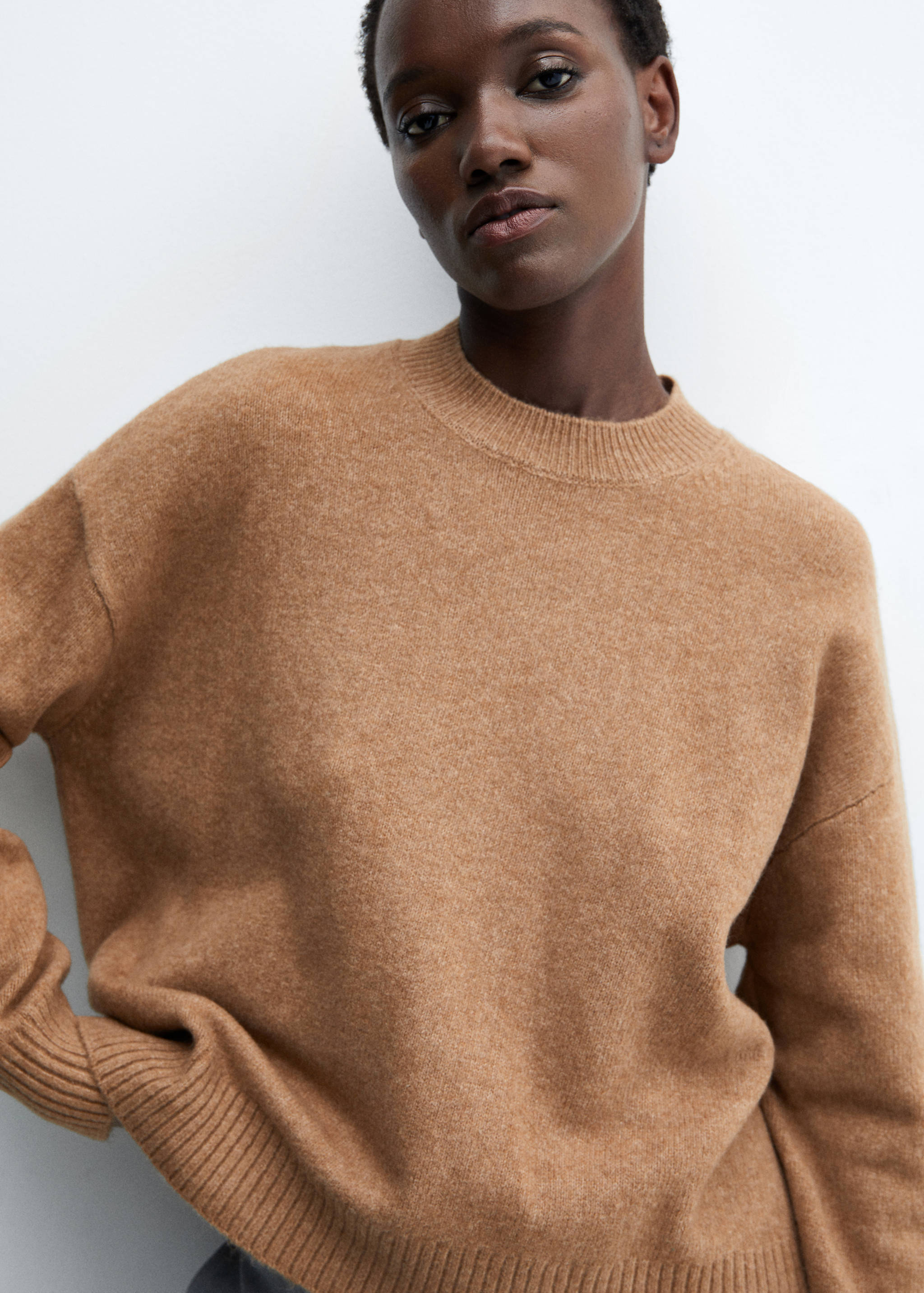 Round-neck knitted sweater - Details of the article 2